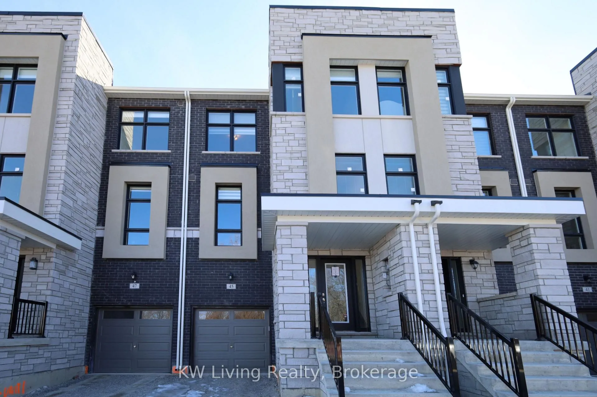 Photo 1 of 45 Puisaya Drive, Richmond Hill, Rural Richmond Hill — HOMEH
