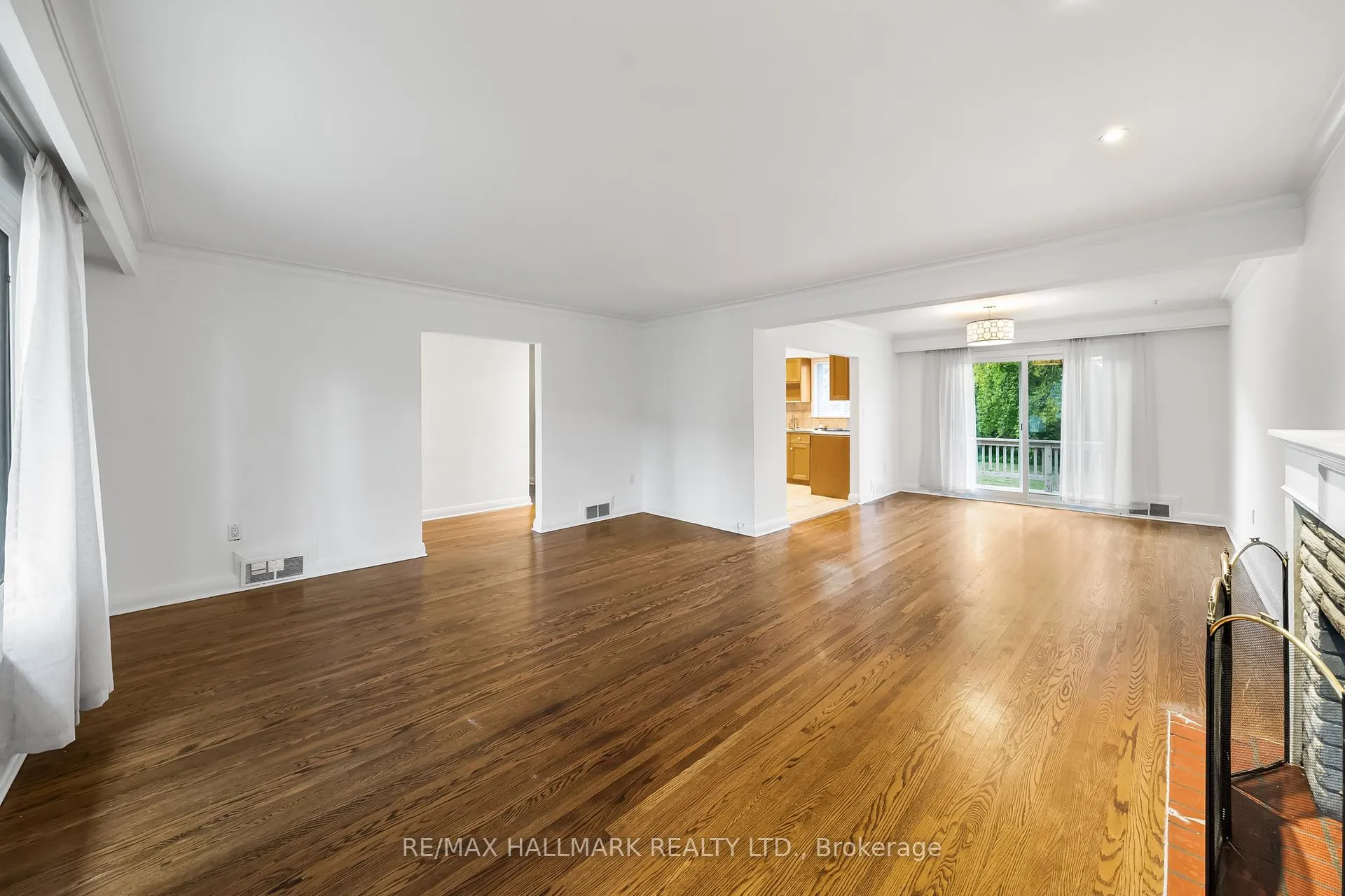 Photo 7 of 28 kirk Drive, Markham, Thornhill — HOMEH