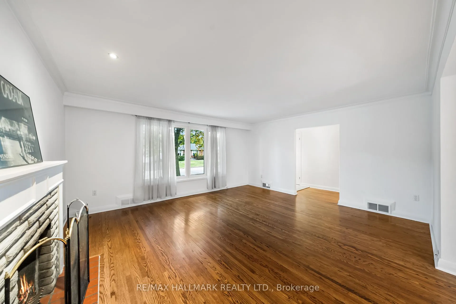 Photo 10 of 28 kirk Drive, Markham, Thornhill — HOMEH