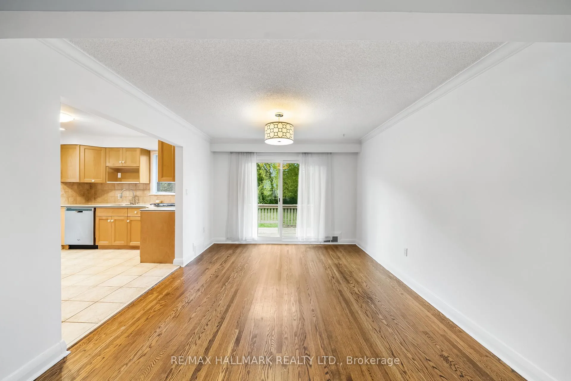 Photo 11 of 28 kirk Drive, Markham, Thornhill — HOMEH