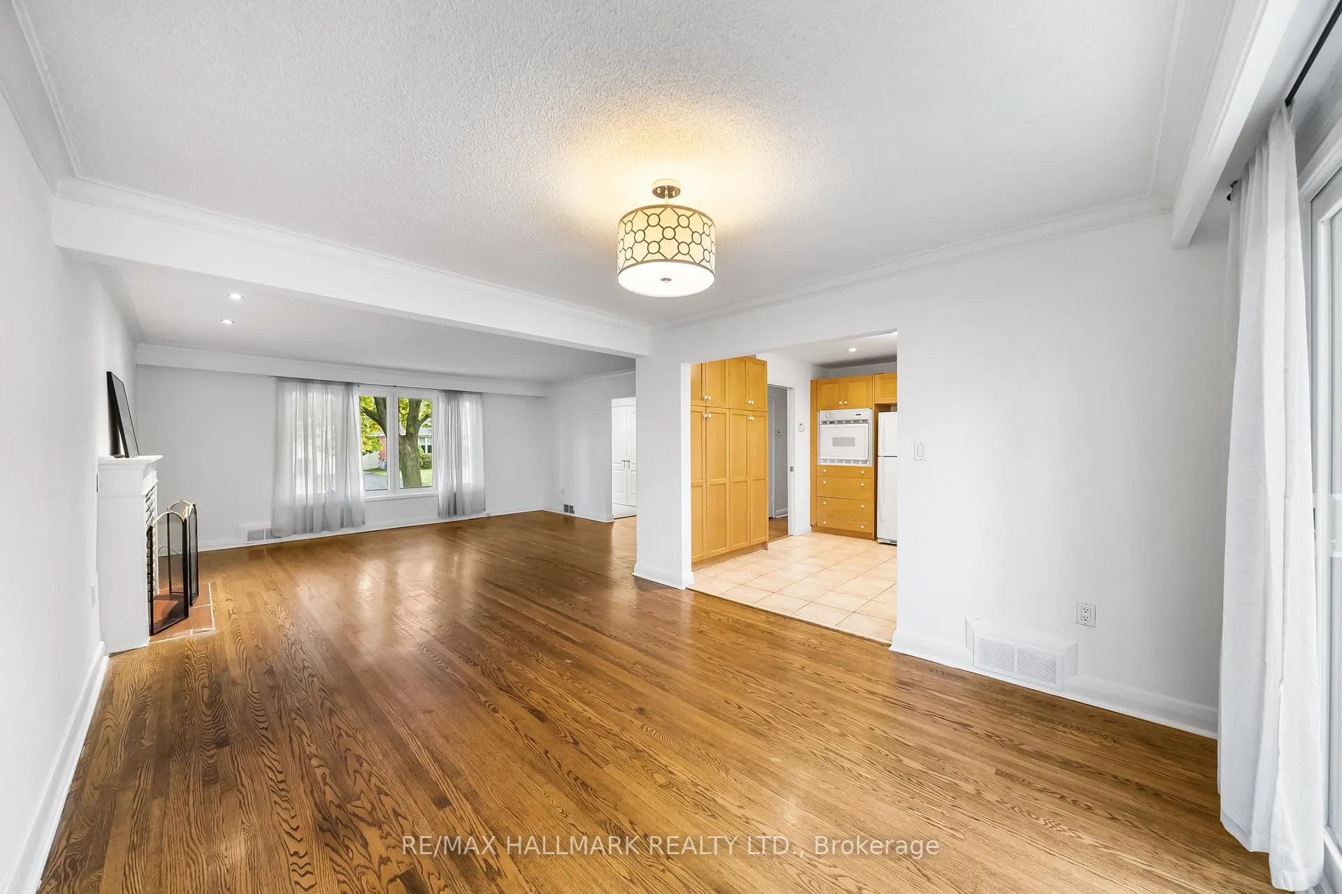 Photo 12 of 28 kirk Drive, Markham, Thornhill — HOMEH