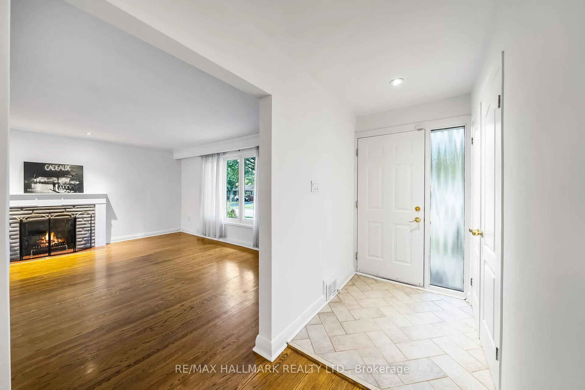 Photo 14 of 28 kirk Drive, Markham, Thornhill — HOMEH