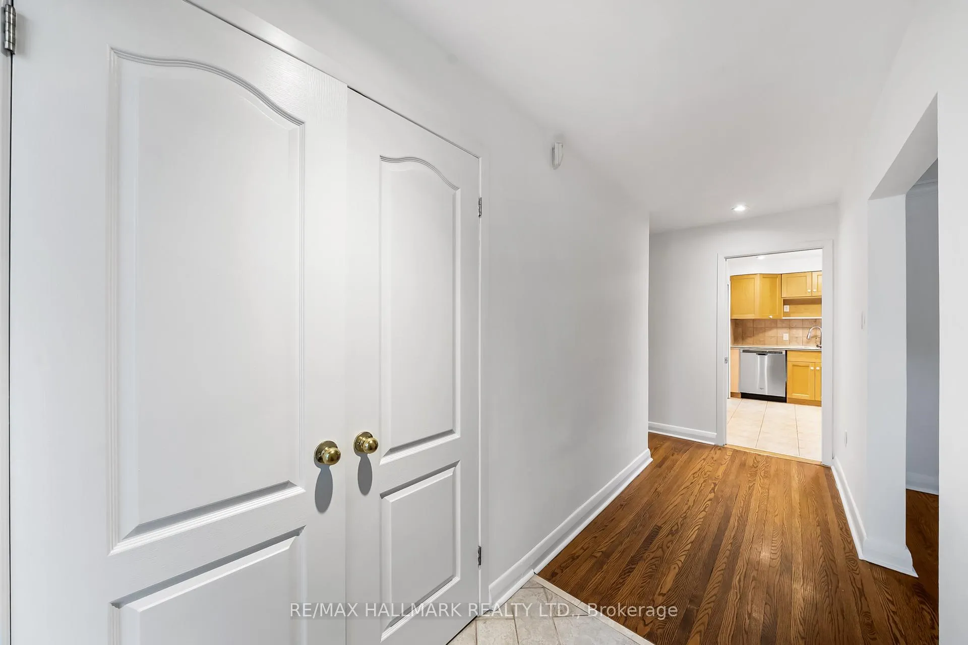 Photo 15 of 28 kirk Drive, Markham, Thornhill — HOMEH