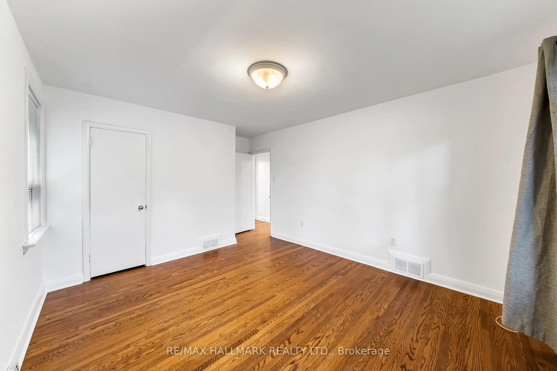 Photo 17 of 28 kirk Drive, Markham, Thornhill — HOMEH