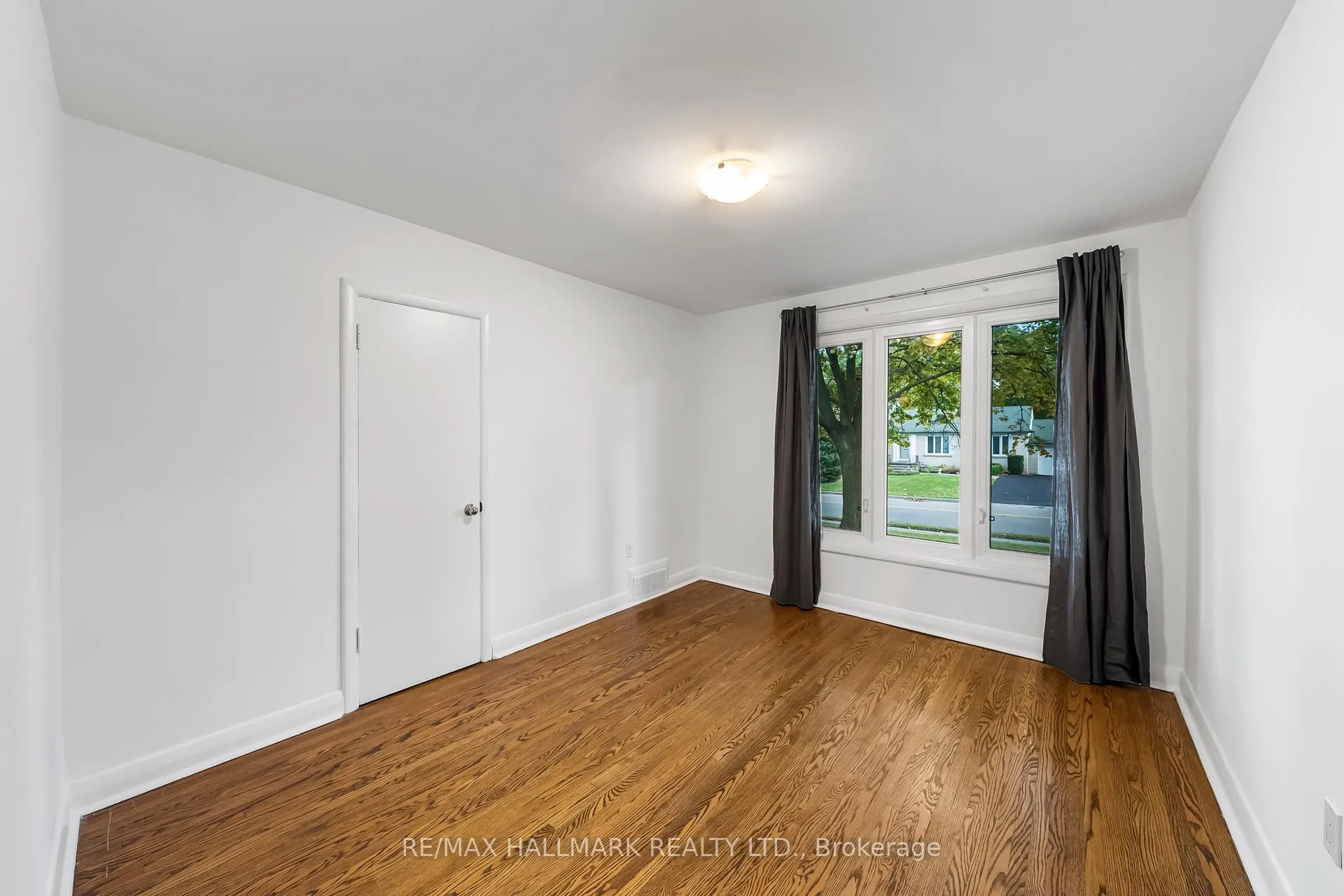 Photo 18 of 28 kirk Drive, Markham, Thornhill — HOMEH