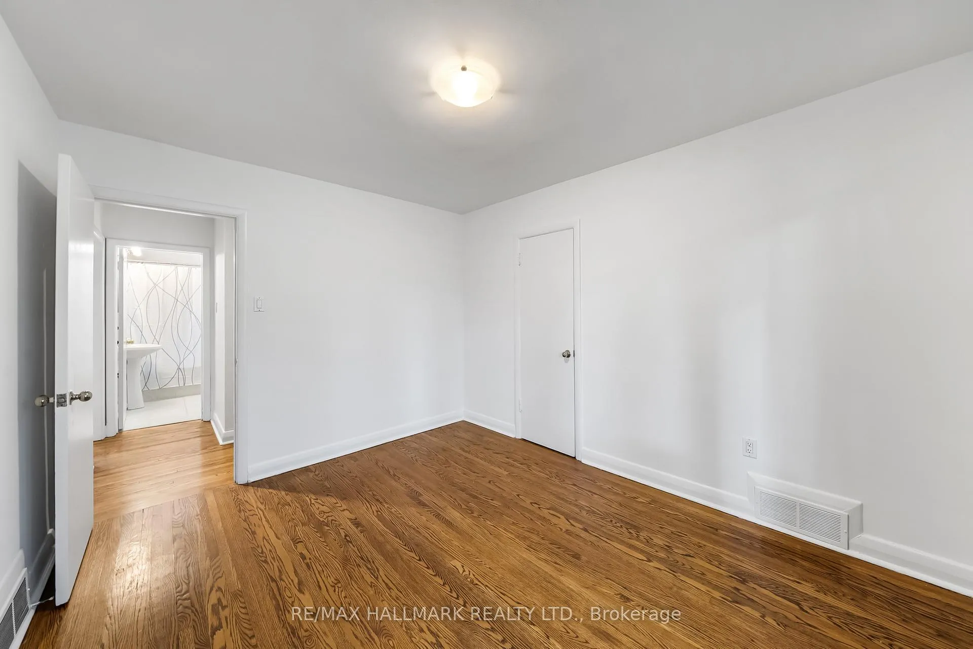 Photo 19 of 28 kirk Drive, Markham, Thornhill — HOMEH