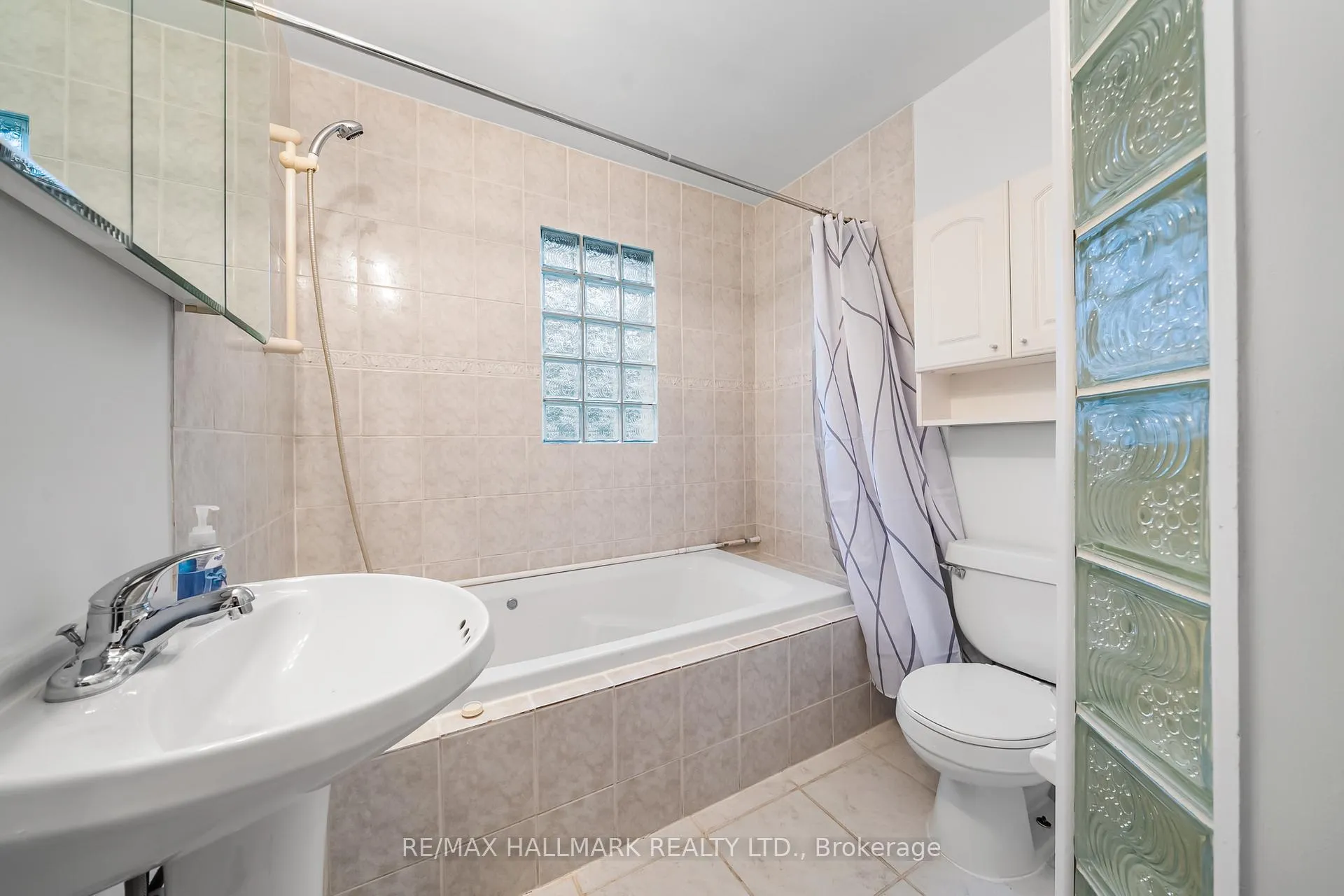 Photo 22 of 28 kirk Drive, Markham, Thornhill — HOMEH