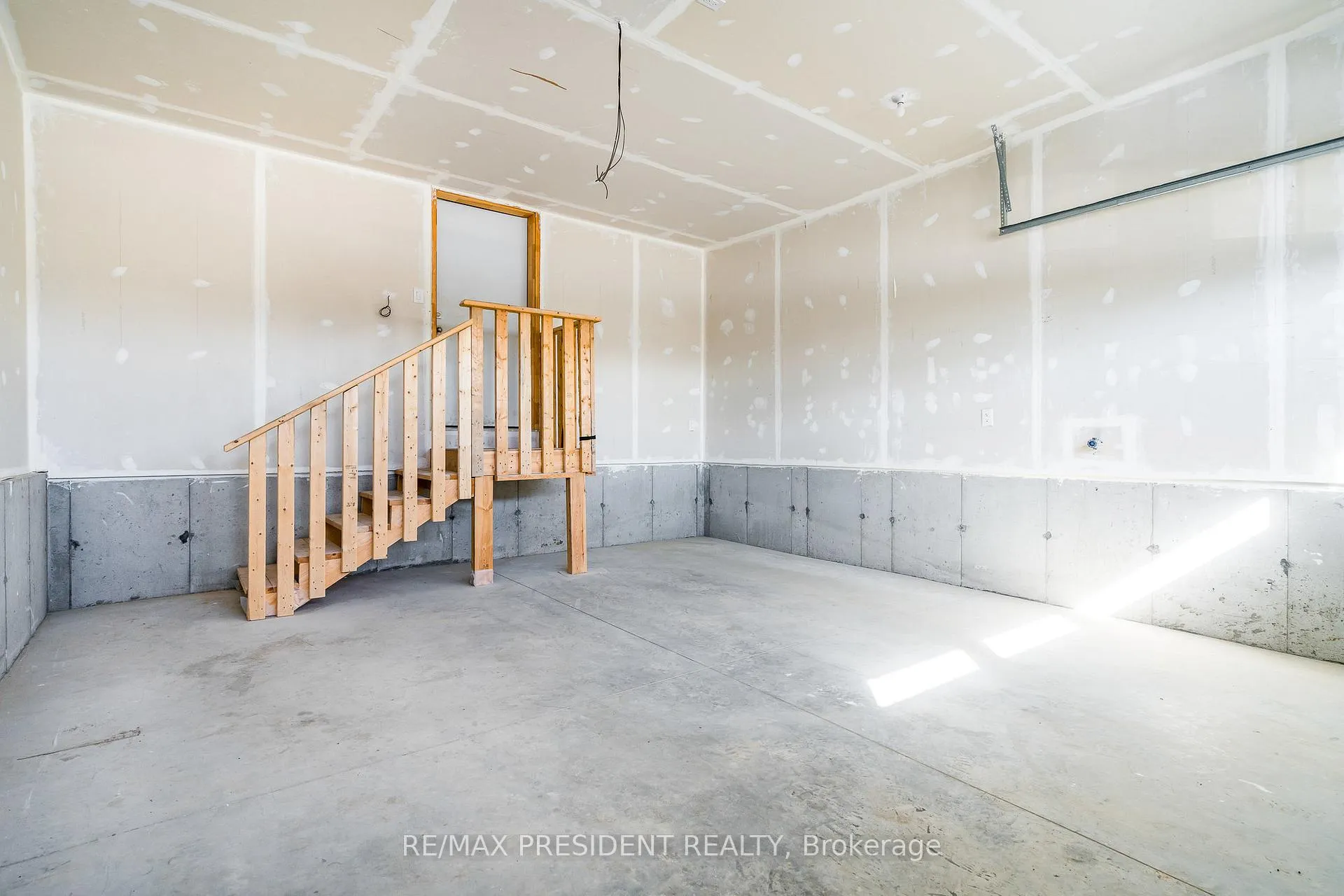 Photo 20 of 62 Allenwood Road S, Springwater, Elmvale — HOMEH