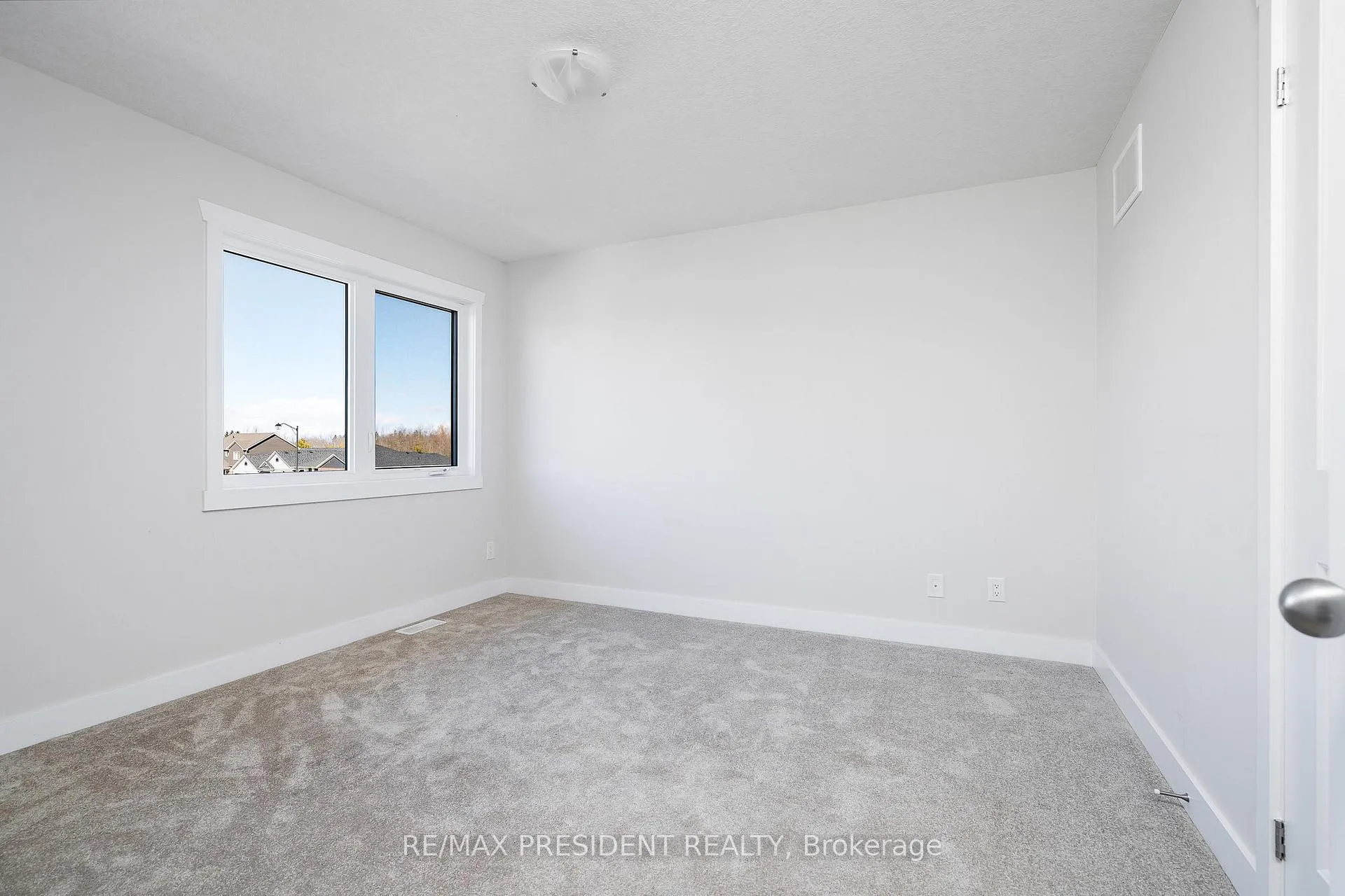 Photo 32 of 62 Allenwood Road S, Springwater, Elmvale — HOMEH
