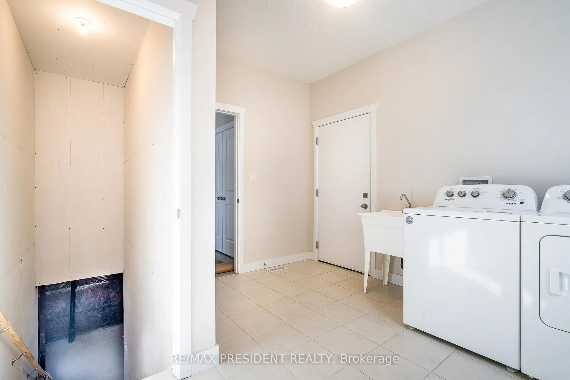 Photo 33 of 62 Allenwood Road S, Springwater, Elmvale — HOMEH