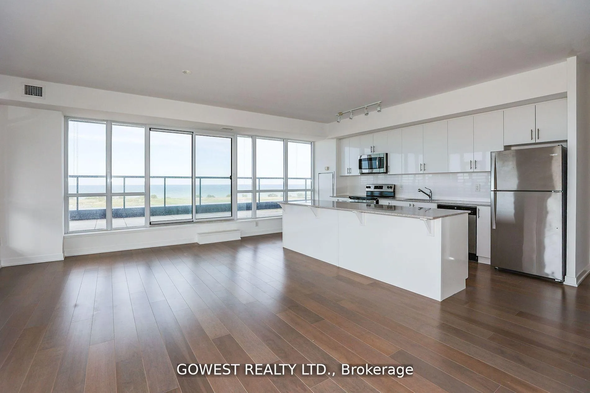 Photo 6 of Unit 705, 550 North Service Road, Grimsby, Grimsby Beach — HOMEH