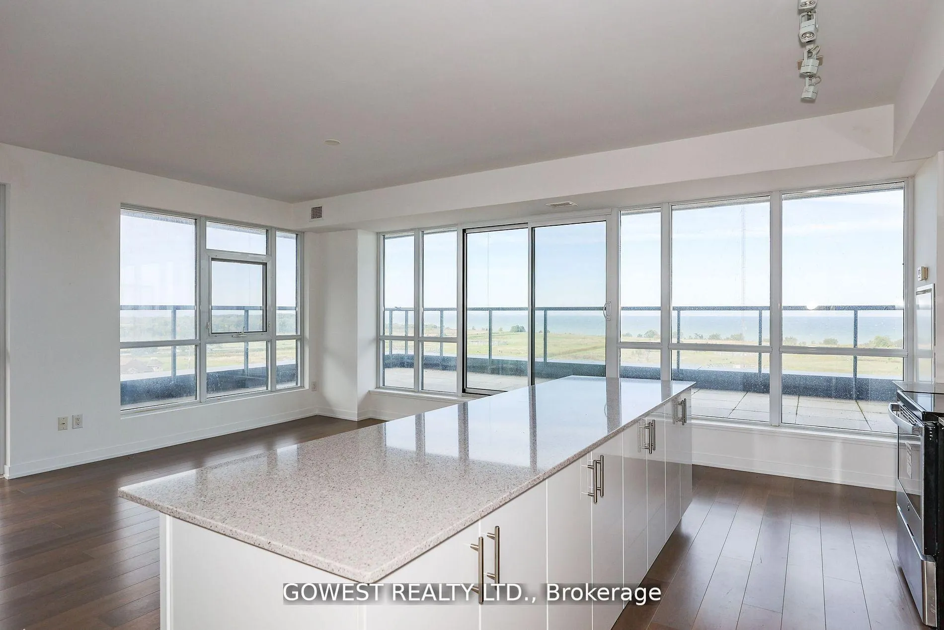 Photo 7 of Unit 705, 550 North Service Road, Grimsby, Grimsby Beach — HOMEH