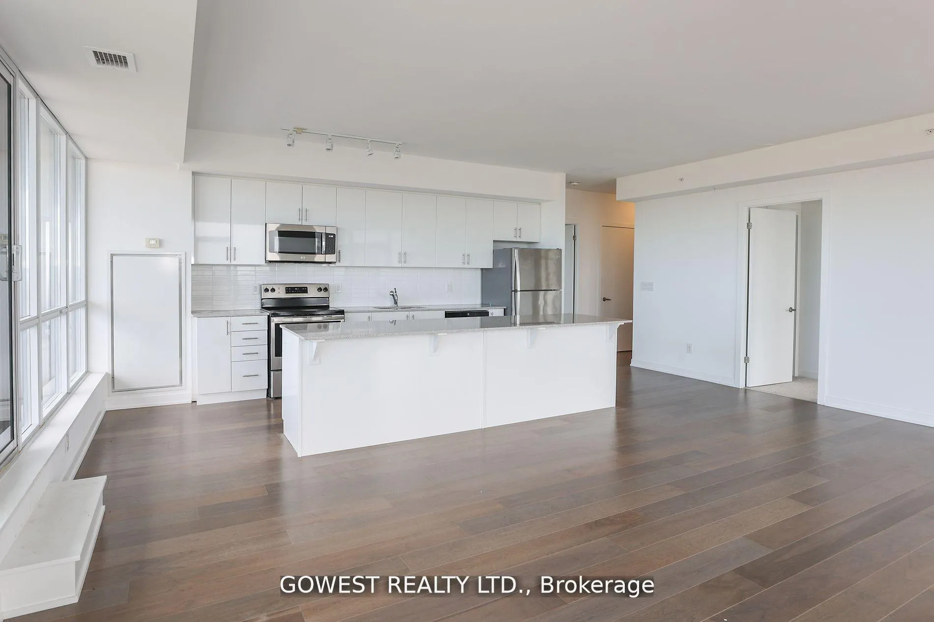 Photo 8 of Unit 705, 550 North Service Road, Grimsby, Grimsby Beach — HOMEH