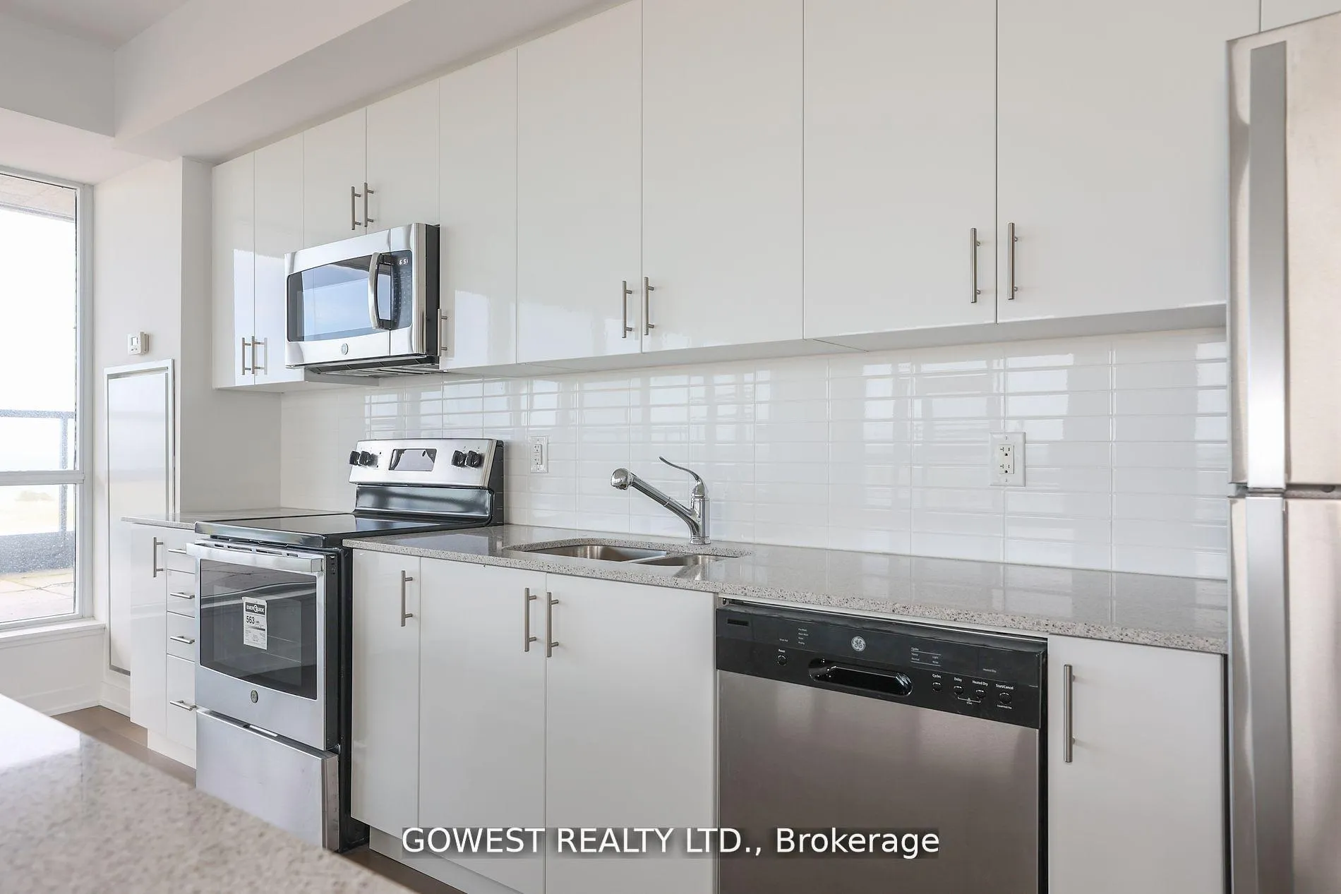 Photo 11 of Unit 705, 550 North Service Road, Grimsby, Grimsby Beach — HOMEH
