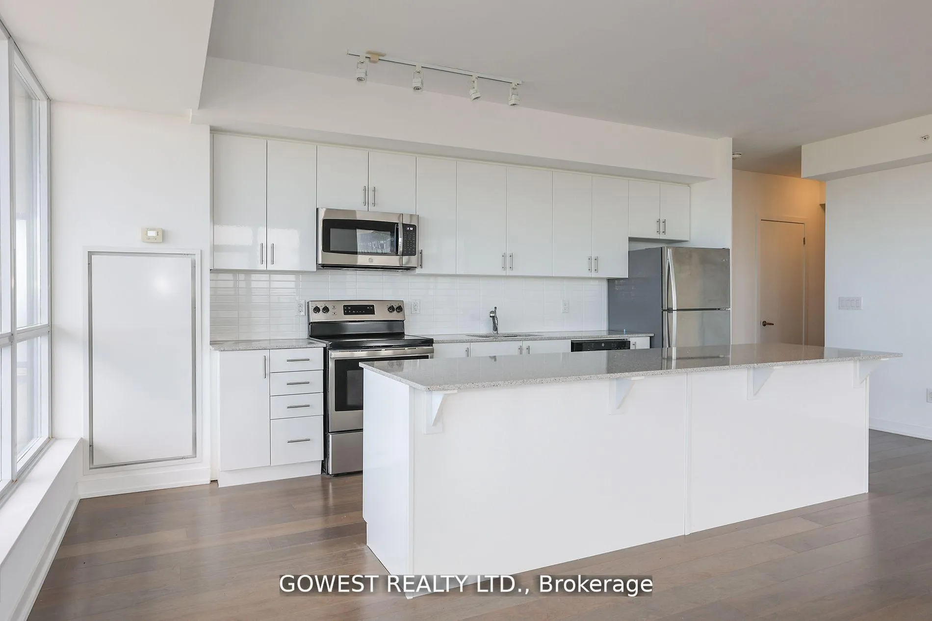 Photo 12 of Unit 705, 550 North Service Road, Grimsby, Grimsby Beach — HOMEH