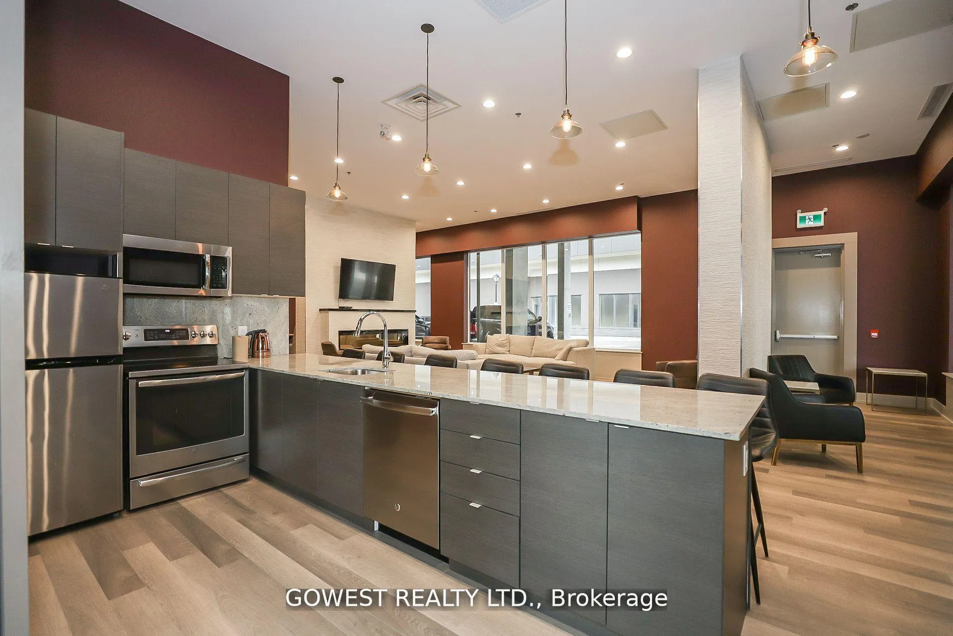 Photo 32 of Unit 705, 550 North Service Road, Grimsby, Grimsby Beach — HOMEH