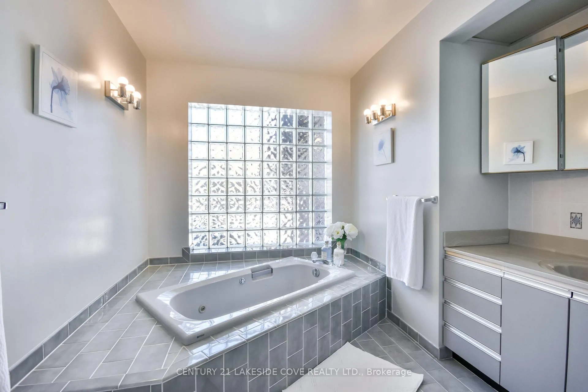 Photo 16 of 11 Thicketwood Place, Ramara, Brechin — HOMEH