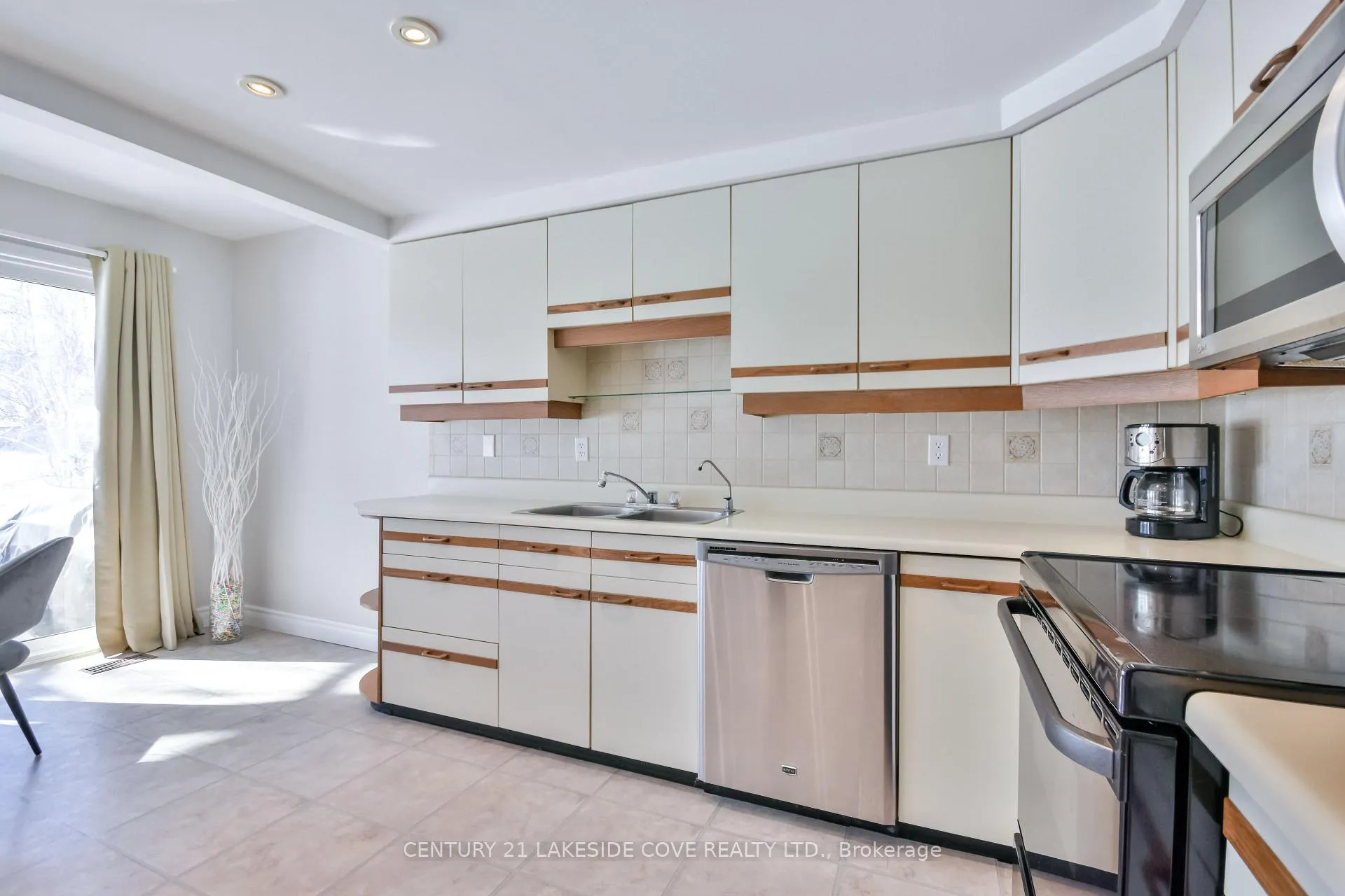 Photo 22 of 11 Thicketwood Place, Ramara, Brechin — HOMEH