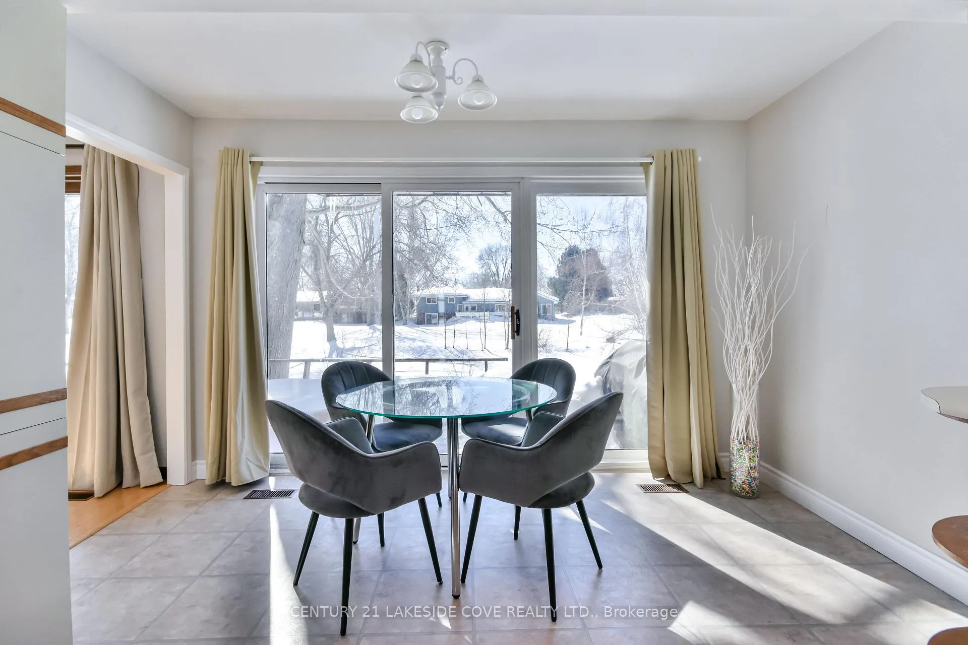 Photo 23 of 11 Thicketwood Place, Ramara, Brechin — HOMEH