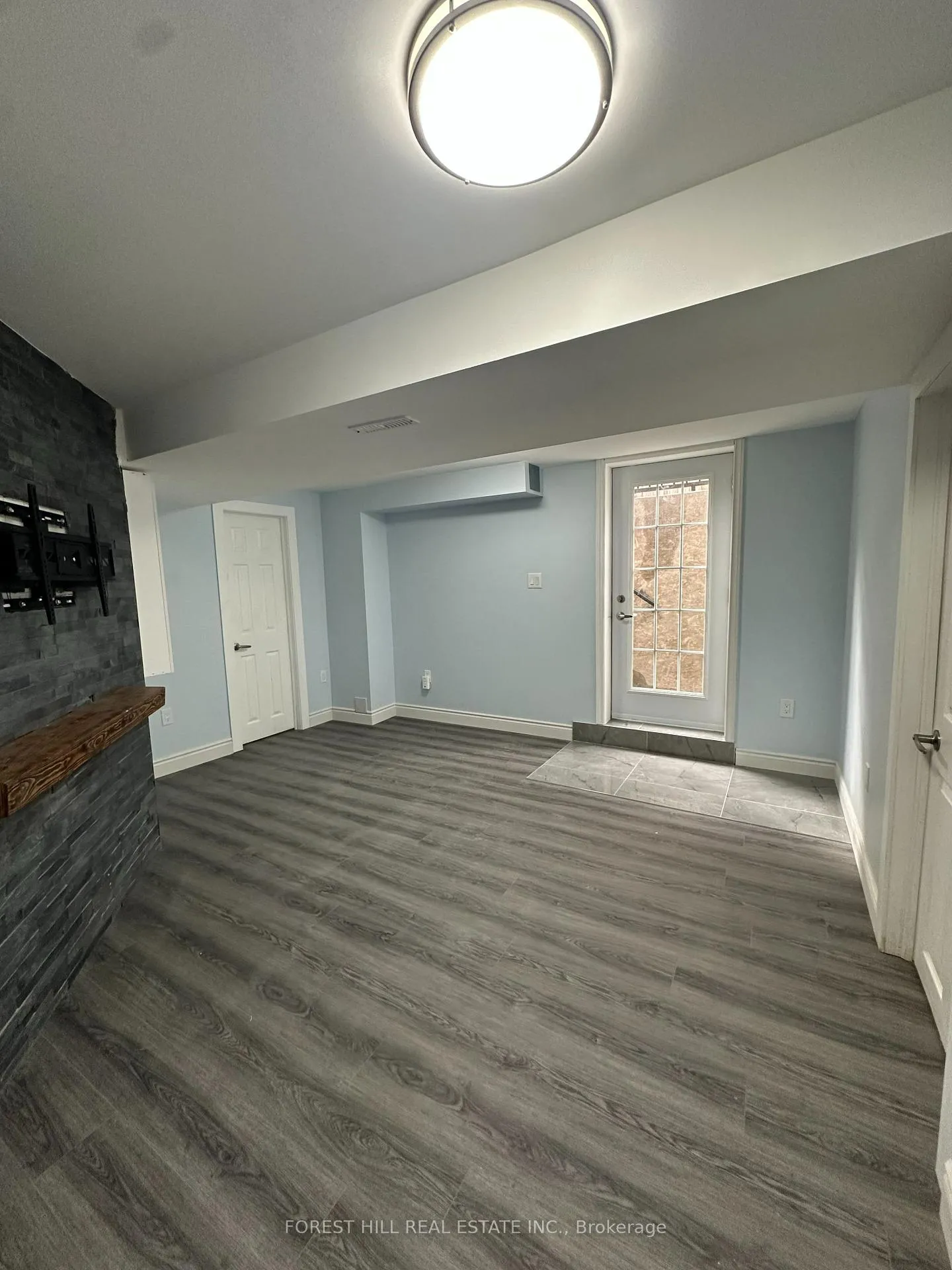Photo 2 of 46 Lions Gate Boulevard, Barrie, Little Lake — HOMEH