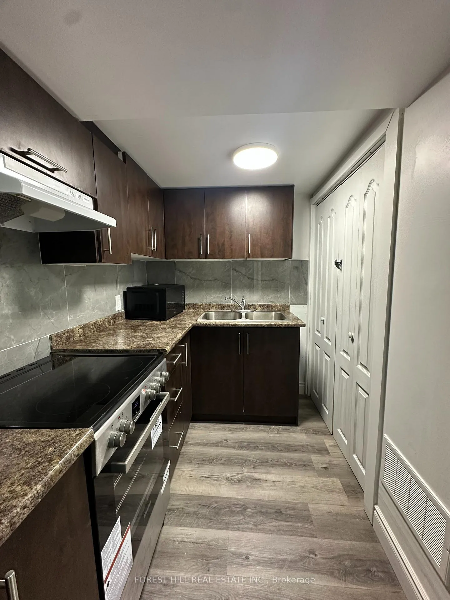 Photo 4 of 46 Lions Gate Boulevard, Barrie, Little Lake — HOMEH