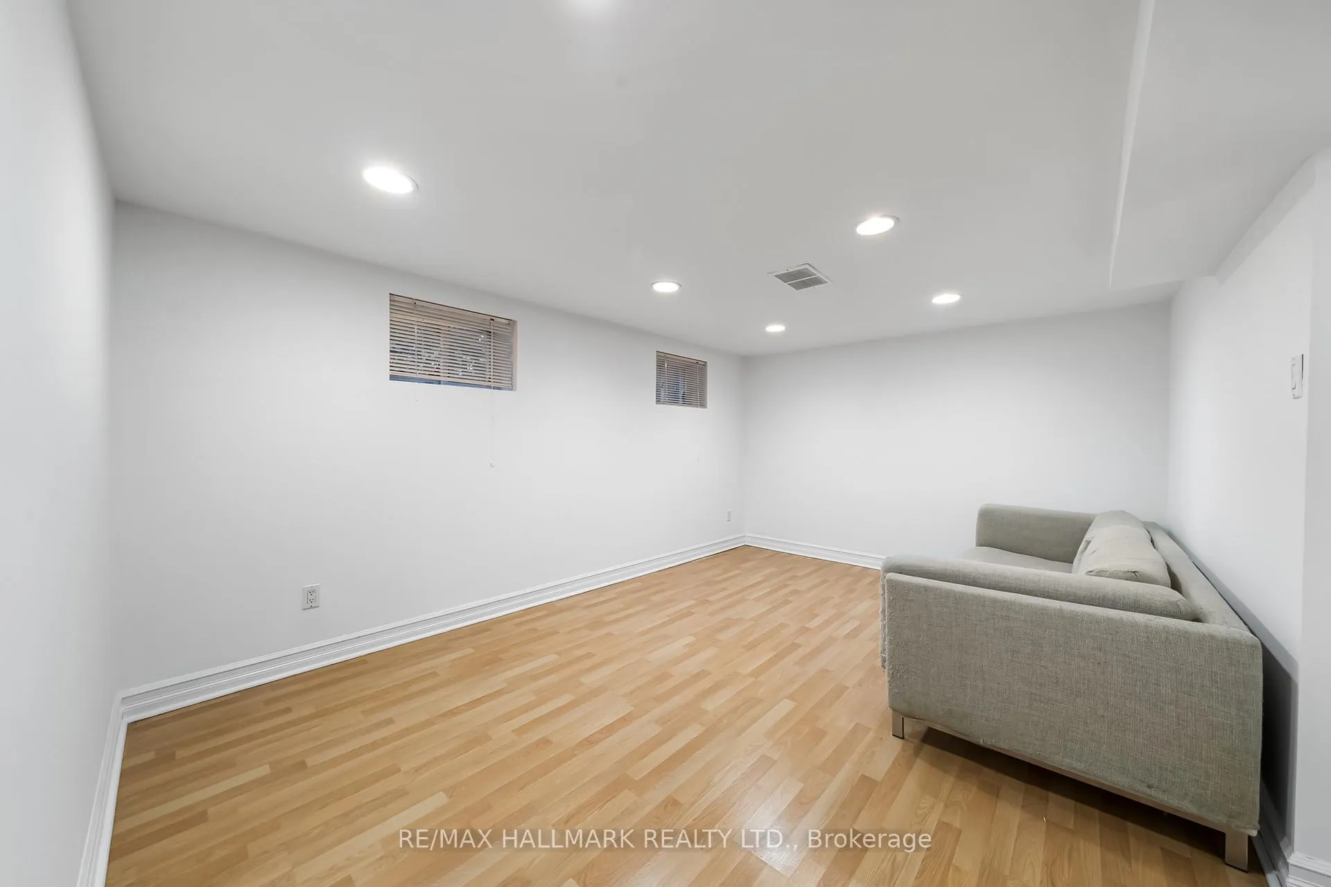 Photo 10 of Unit Basement, 28 kirk Drive, Markham, Thornhill — HOMEH