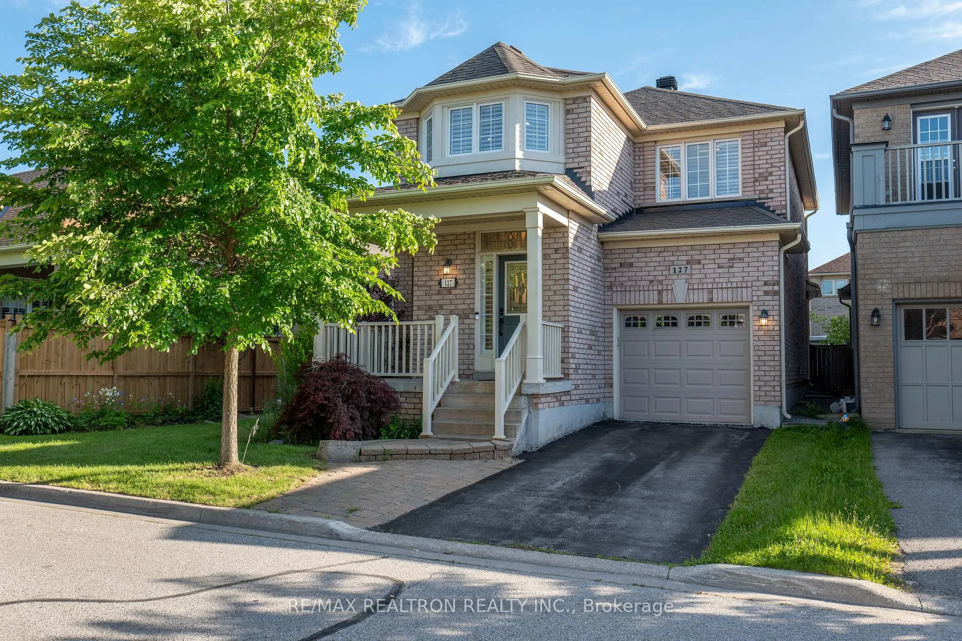 Front of 127 Goldenwood Crescent