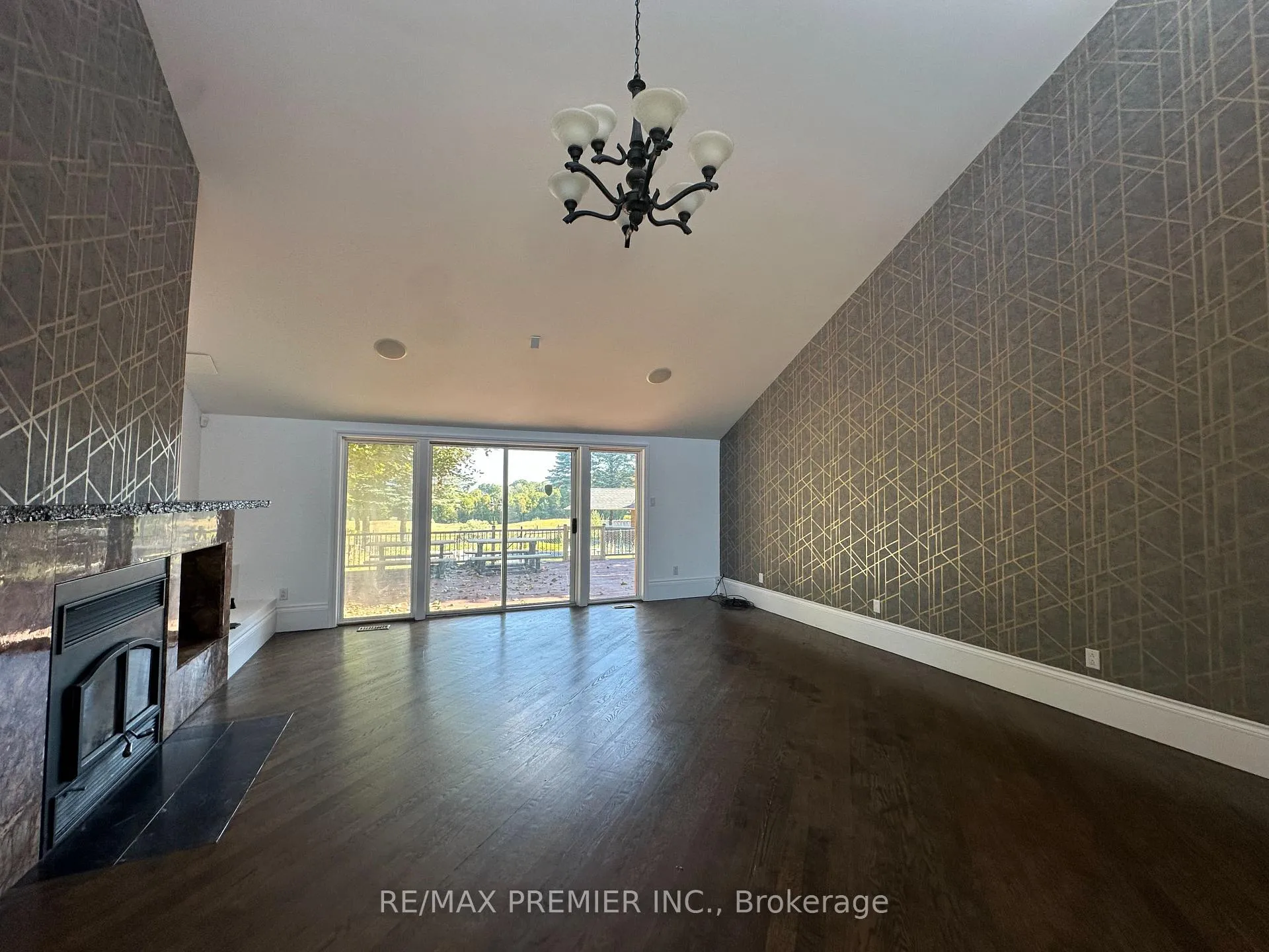 Photo 5 of 18355 The Gore Road, Caledon, Rural Caledon — HOMEH
