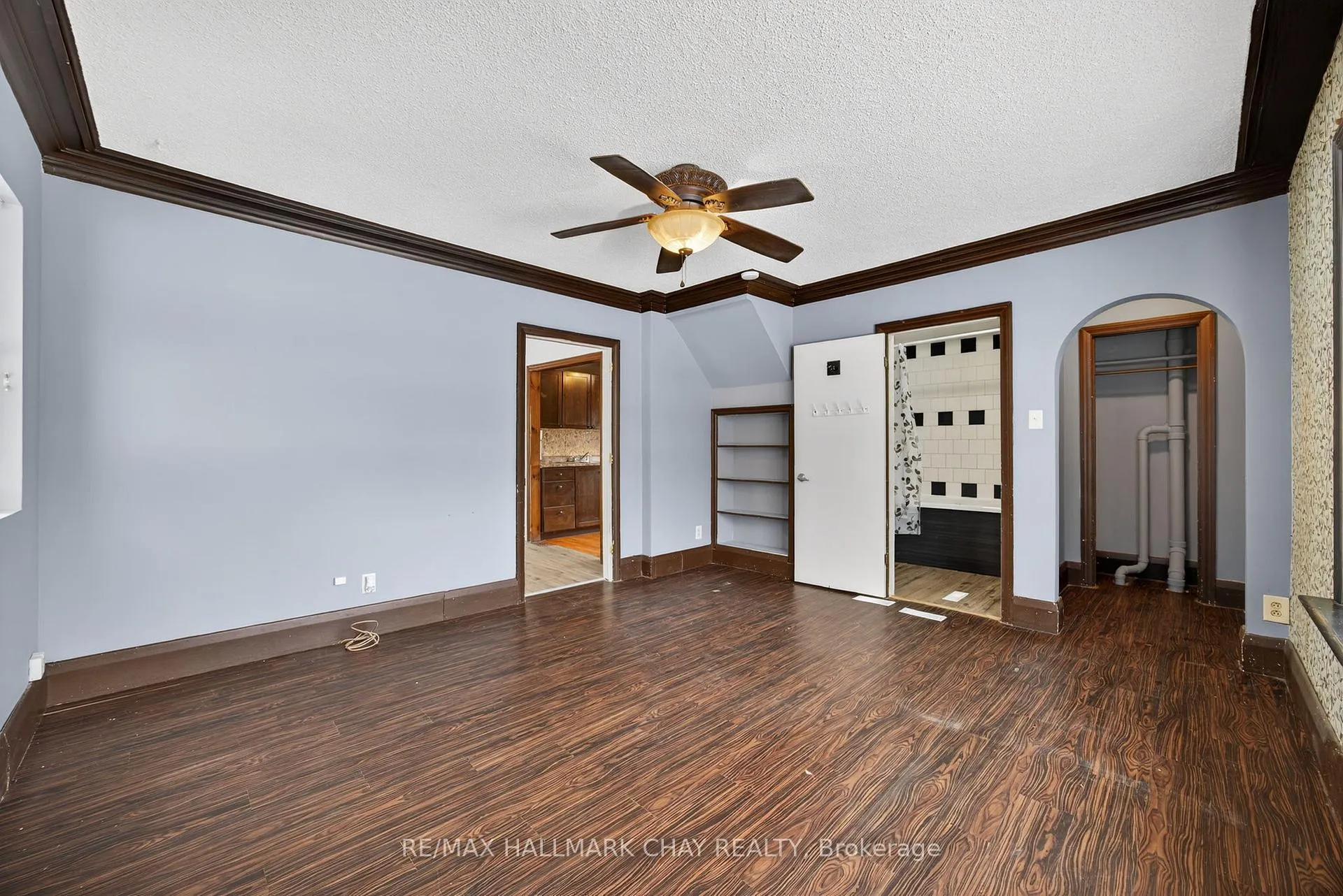 Photo 3 of 114 Burton Avenue, Barrie, Allandale — HOMEH