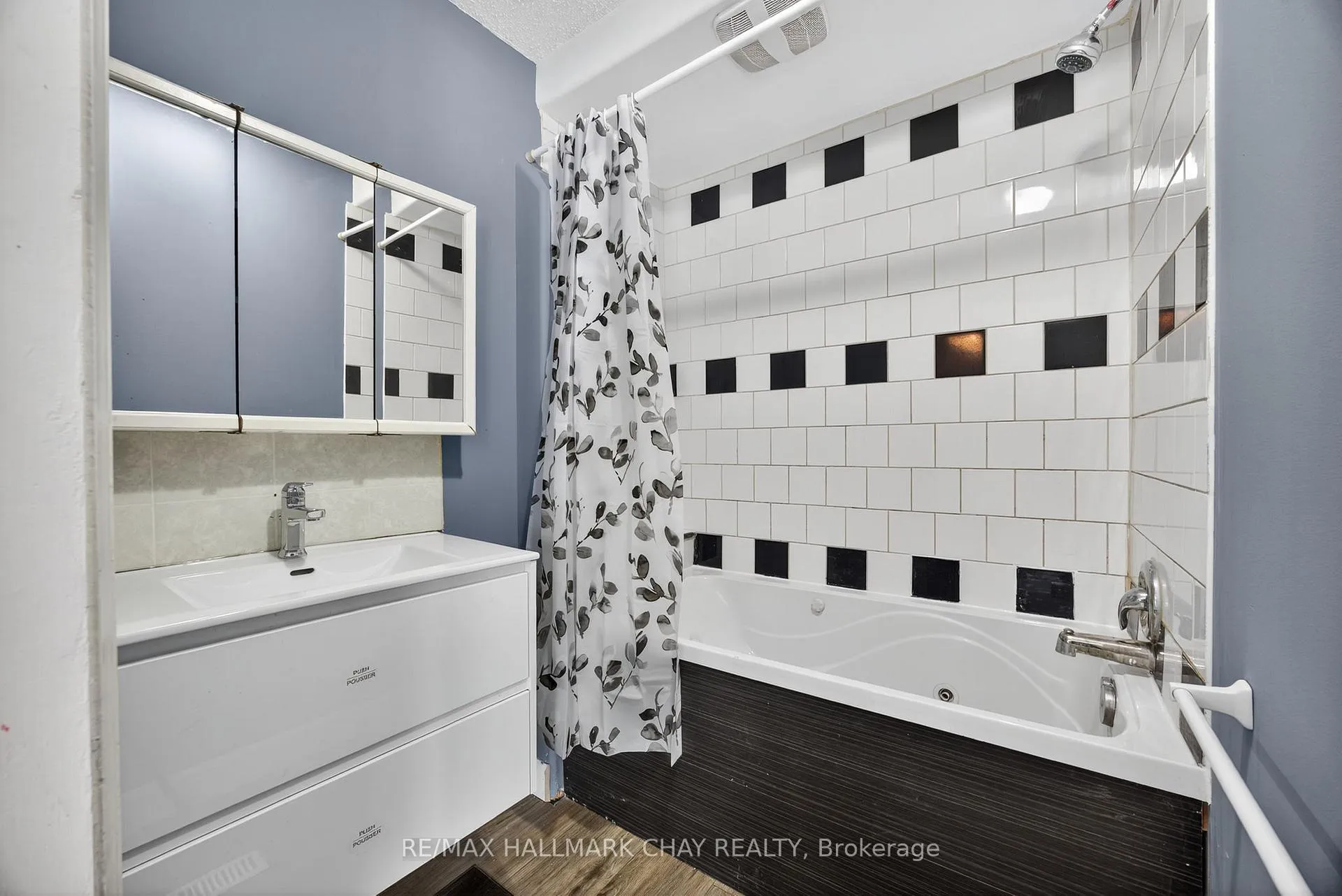 Photo 5 of 114 Burton Avenue, Barrie, Allandale — HOMEH