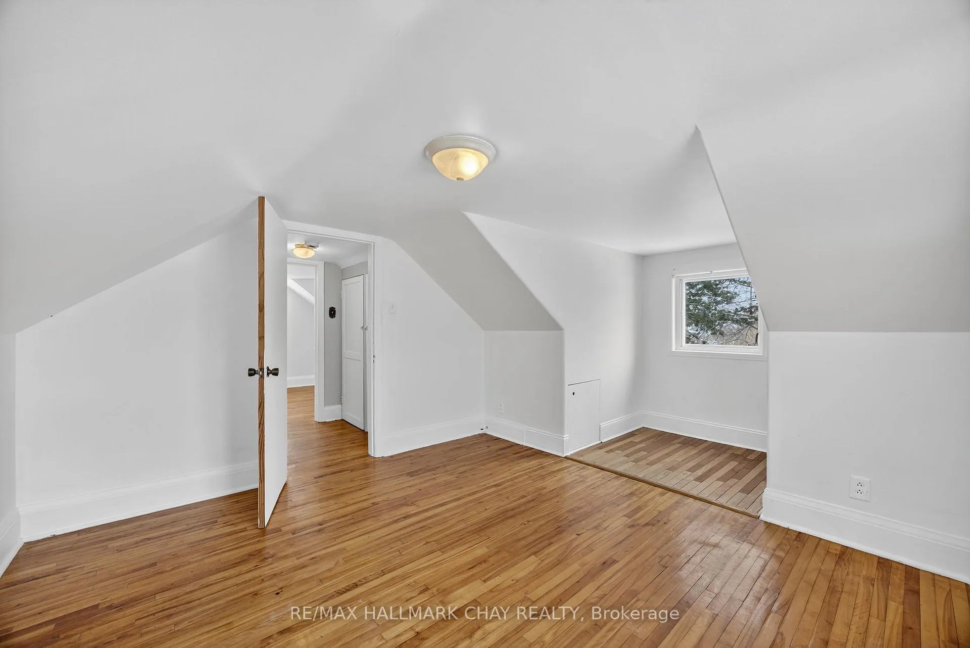 Photo 7 of 114 Burton Avenue, Barrie, Allandale — HOMEH