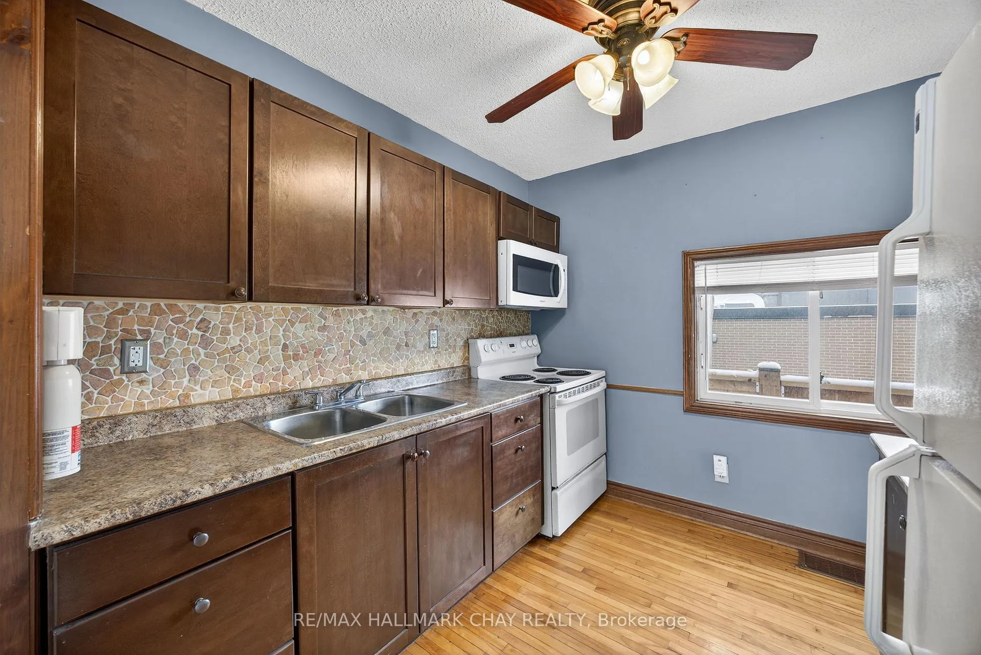 Photo 16 of 114 Burton Avenue, Barrie, Allandale — HOMEH