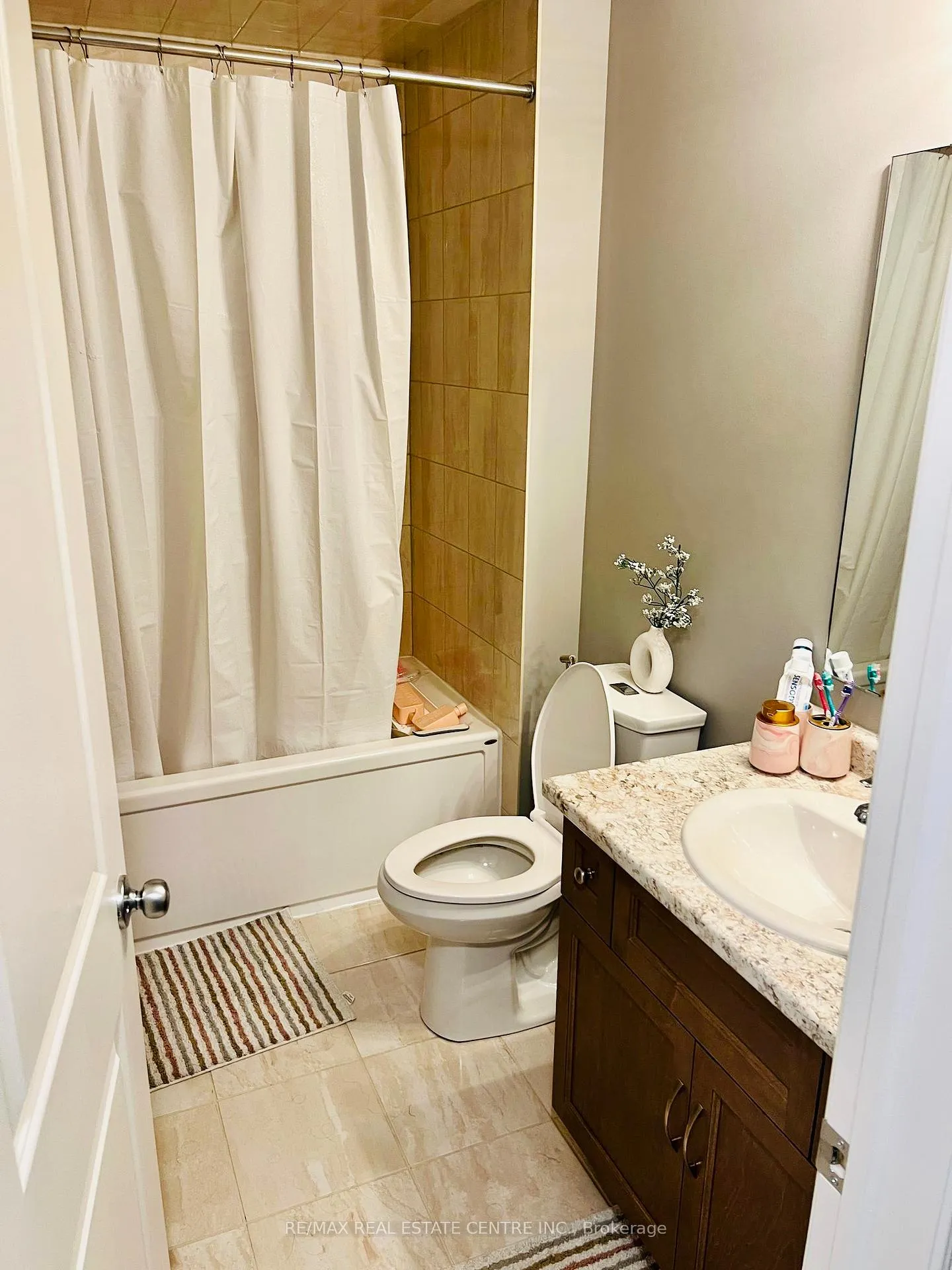 Photo 12 of 80 Georgina Street, Kitchener — HOMEH