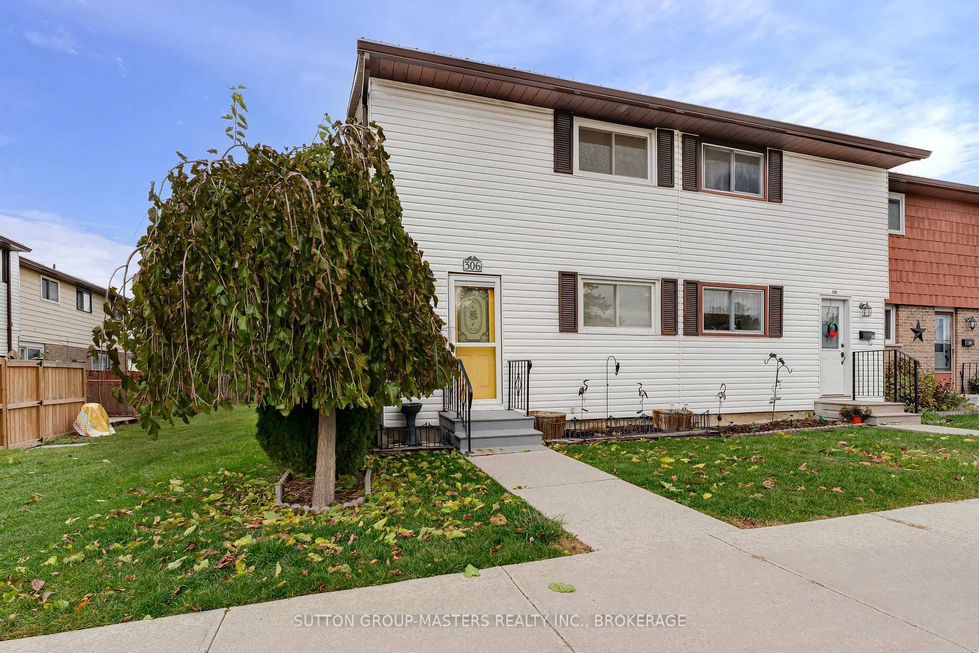 Photo 2 of 306 Forsyth Street, Gananoque — HOMEH