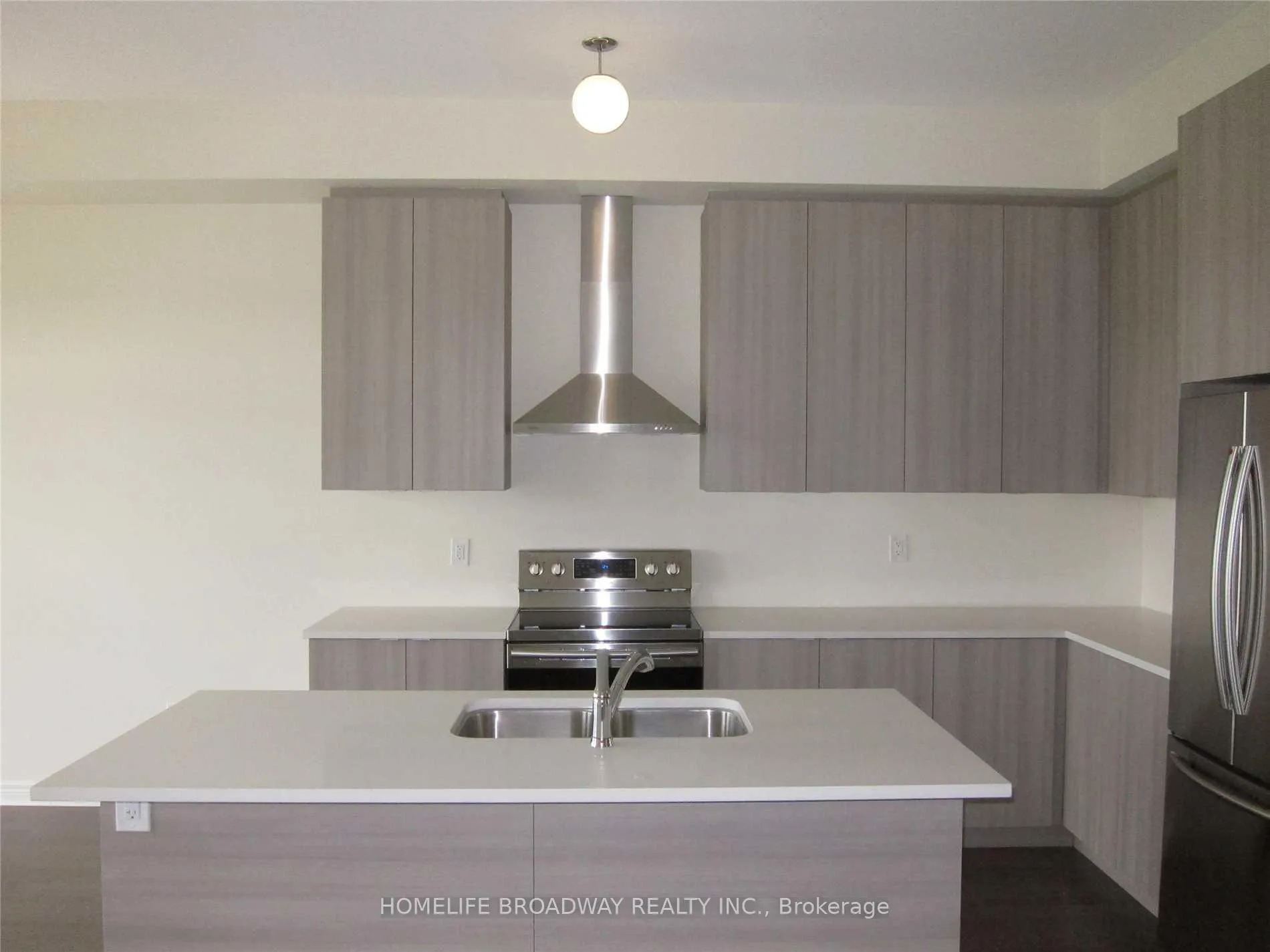 Photo 3 of 105 Laskin Drive, Vaughan, Patterson — HOMEH