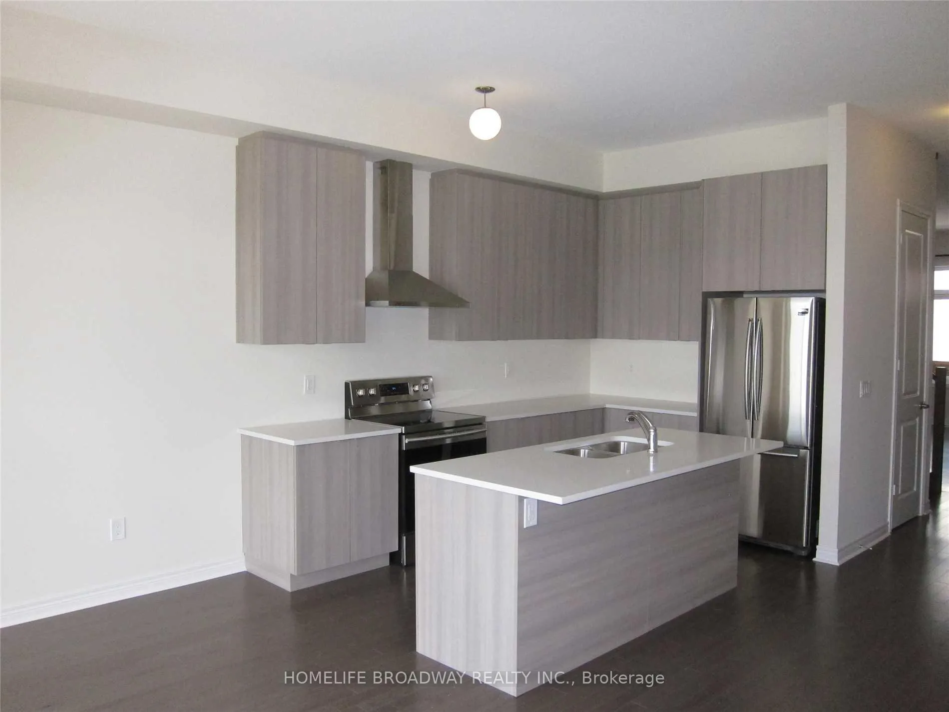 Photo 4 of 105 Laskin Drive, Vaughan, Patterson — HOMEH