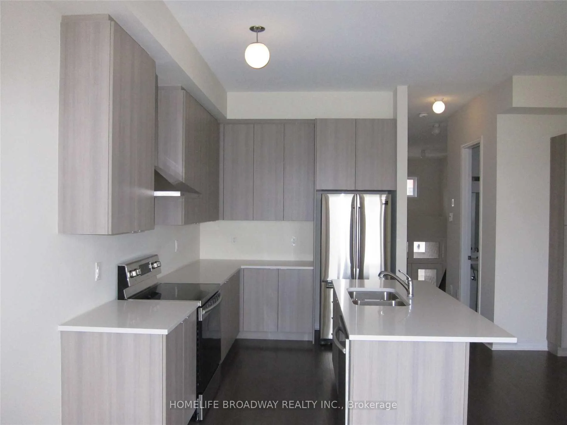 Photo 5 of 105 Laskin Drive, Vaughan, Patterson — HOMEH