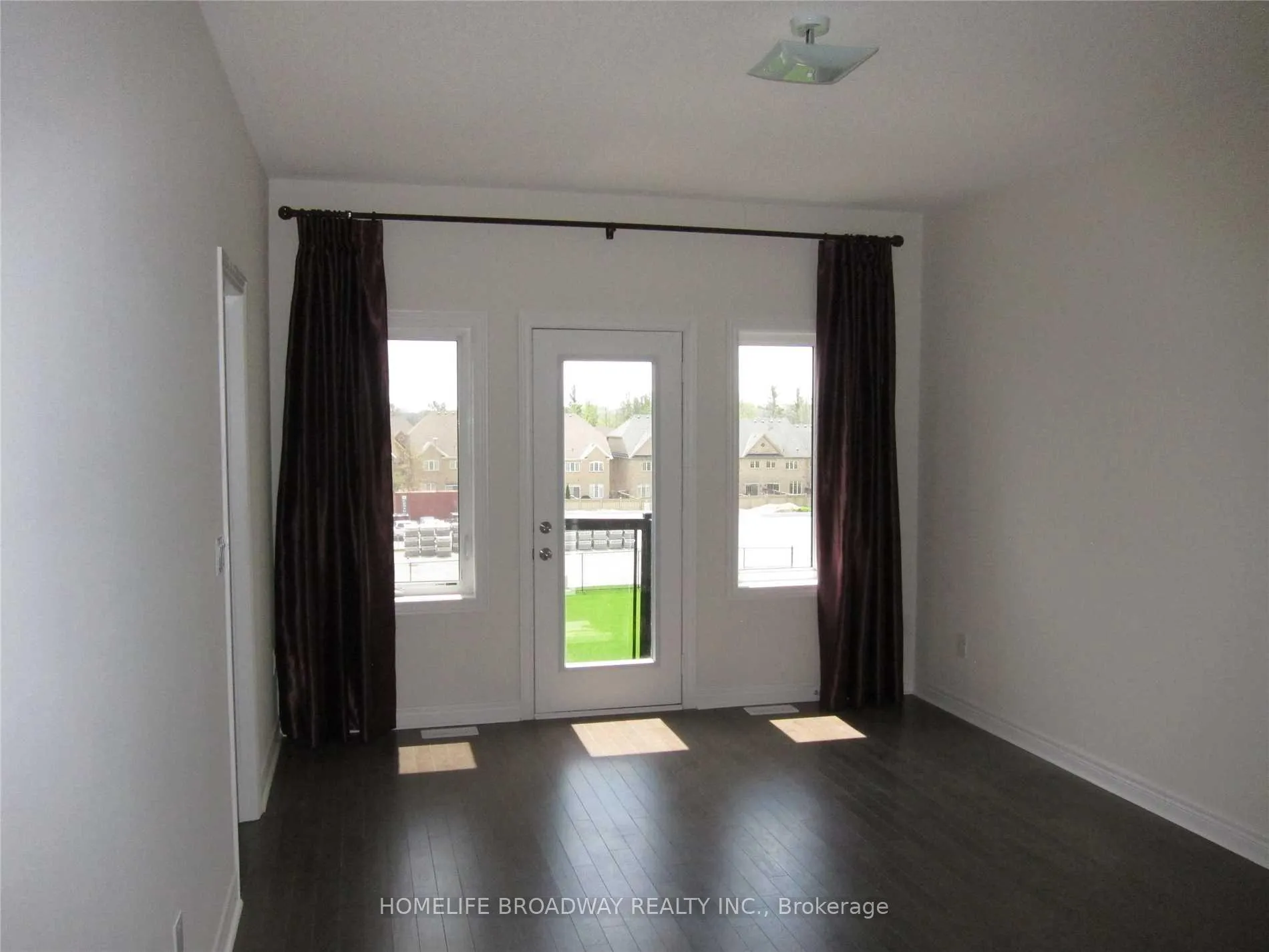 Photo 9 of 105 Laskin Drive, Vaughan, Patterson — HOMEH