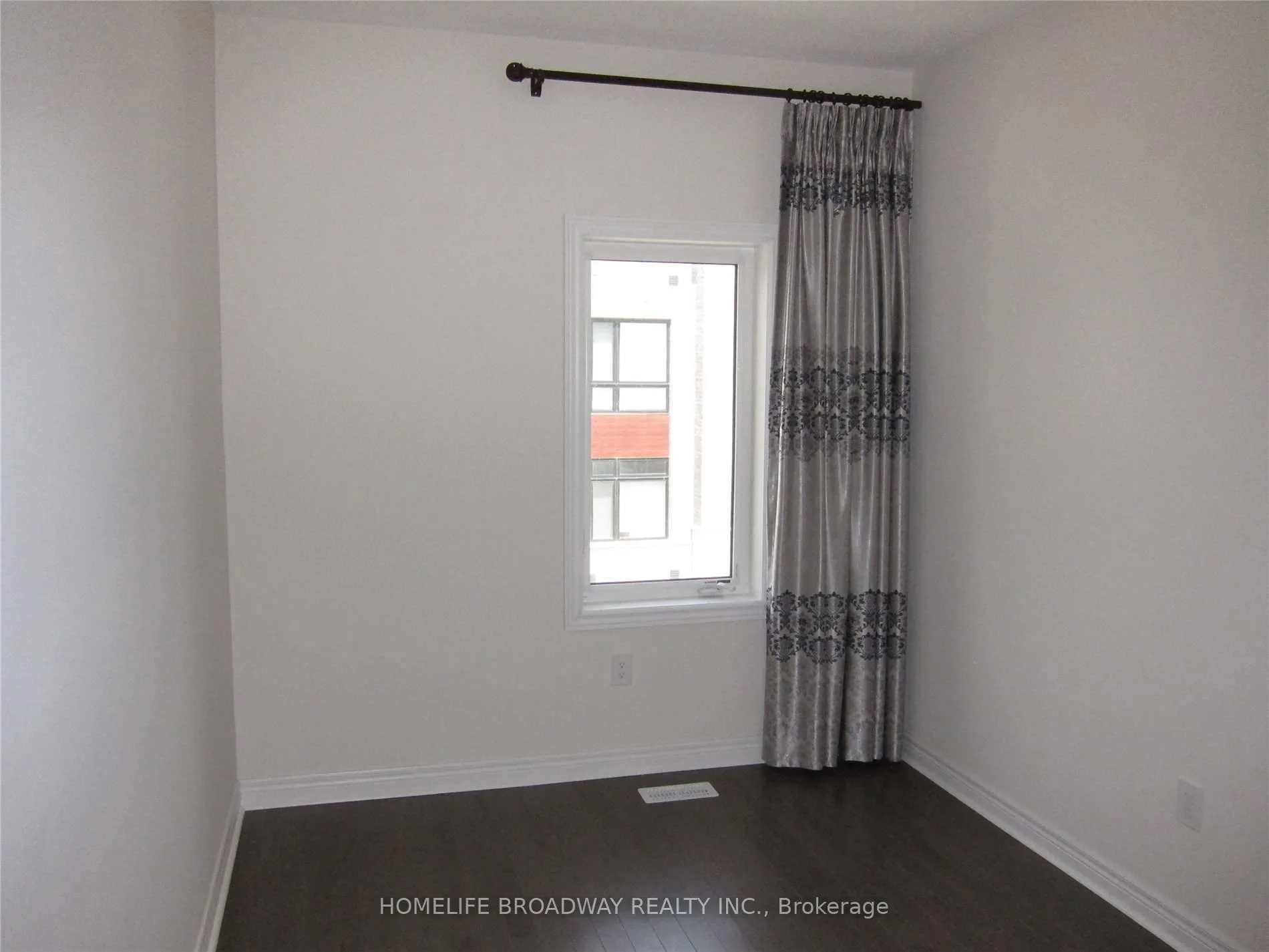Photo 11 of 105 Laskin Drive, Vaughan, Patterson — HOMEH