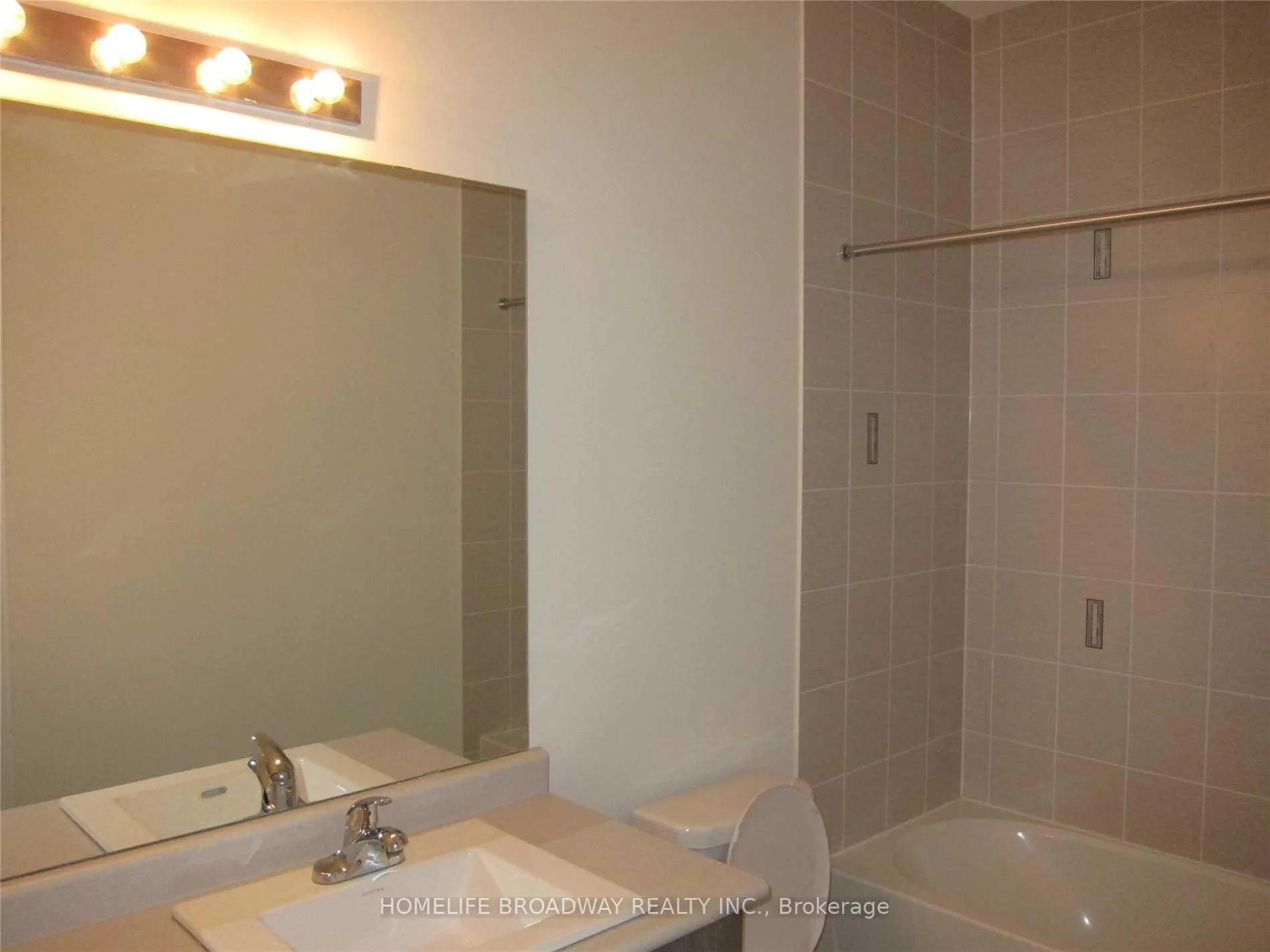 Photo 12 of 105 Laskin Drive, Vaughan, Patterson — HOMEH