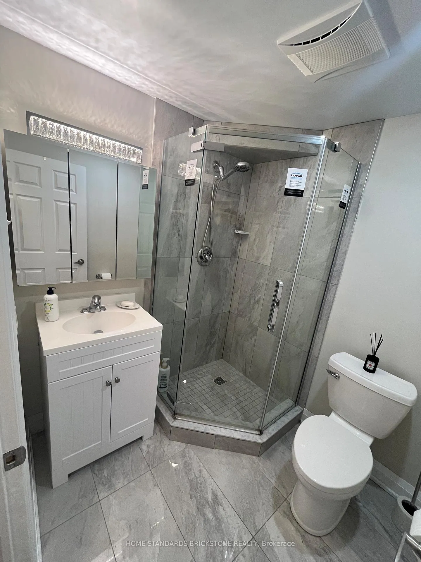 Photo 3 of 73 Janesville Road, Vaughan, Uplands — HOMEH