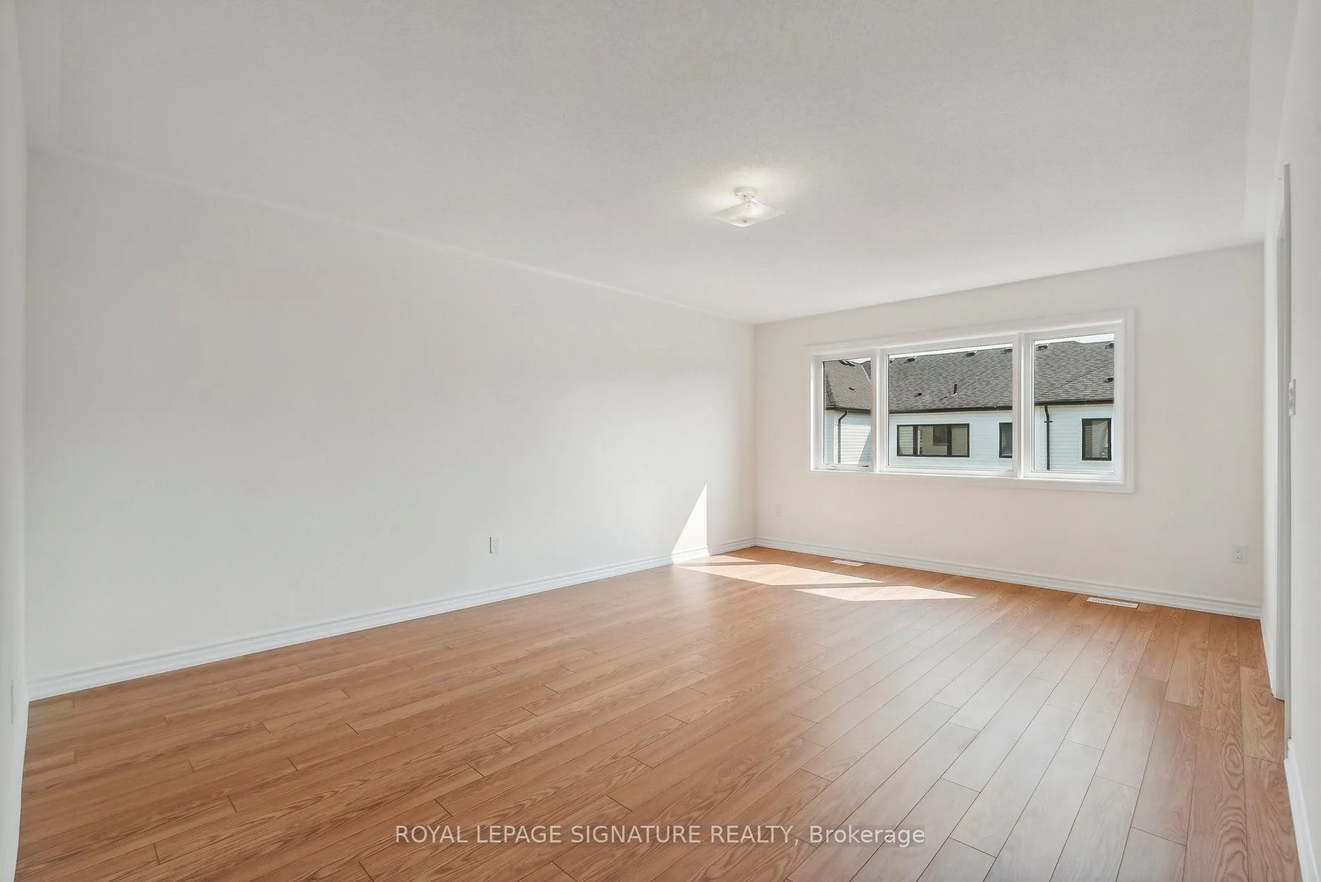 Photo 13 of 48 Durham Avenue, Barrie, Rural Barrie Southwest — HOMEH