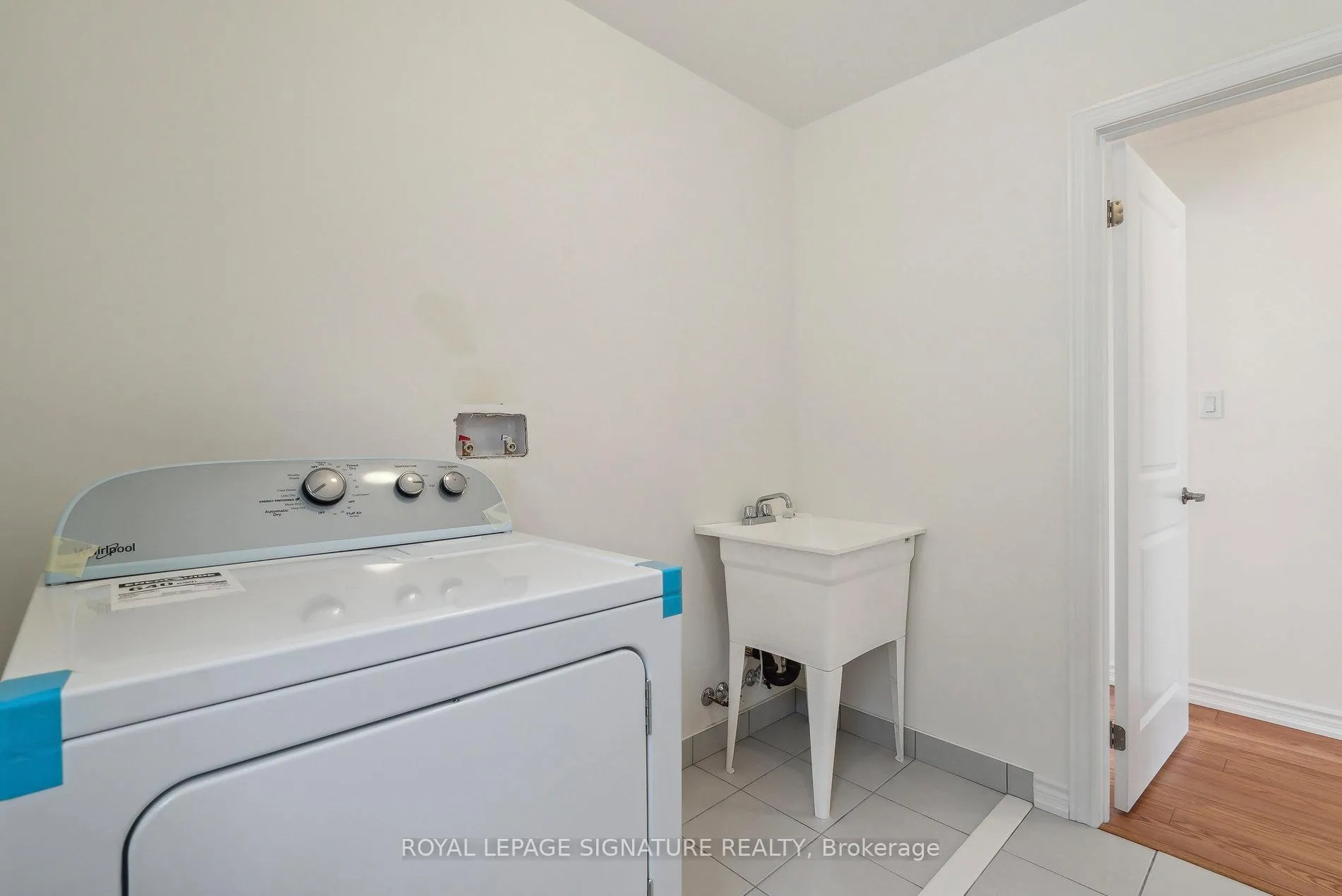 Photo 23 of 48 Durham Avenue, Barrie, Rural Barrie Southwest — HOMEH