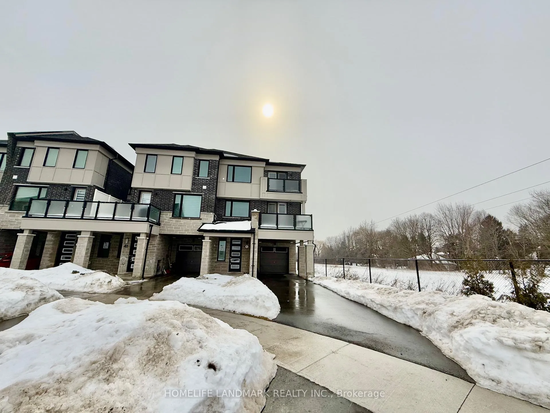 Photo 2 of 43 Thomas Frisby Jr Crescent S, Markham, Victoria Square — HOMEH