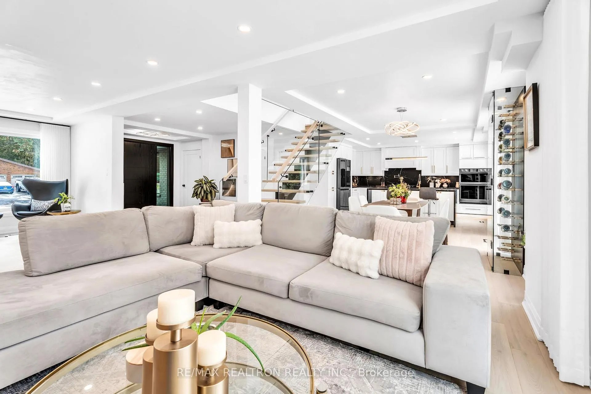 Photo 10 of Unit Upper Floor, 1 Rosegarden Crescent, Richmond Hill, Oak Ridges — HOMEH