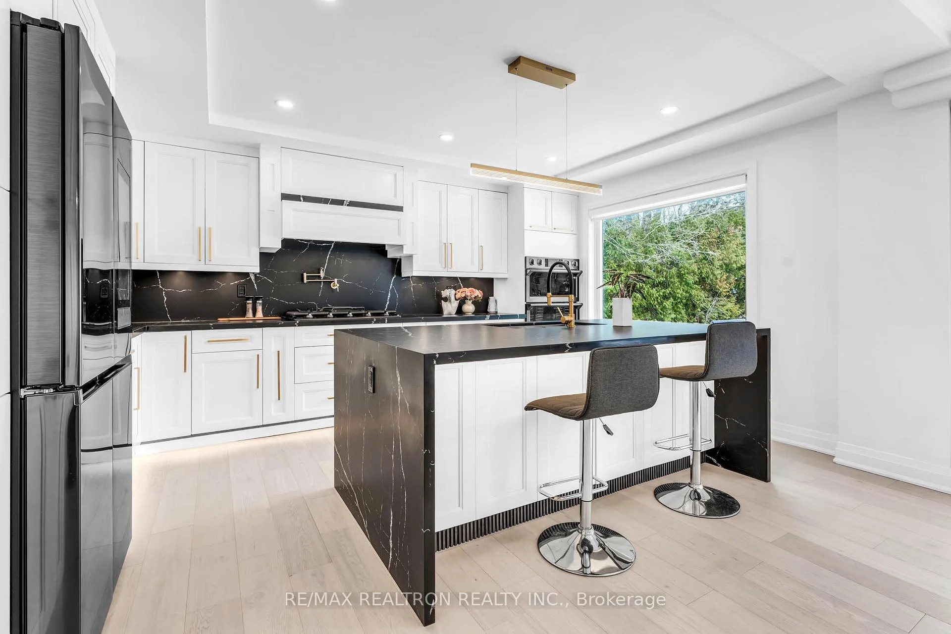 Photo 13 of Unit Upper Floor, 1 Rosegarden Crescent, Richmond Hill, Oak Ridges — HOMEH