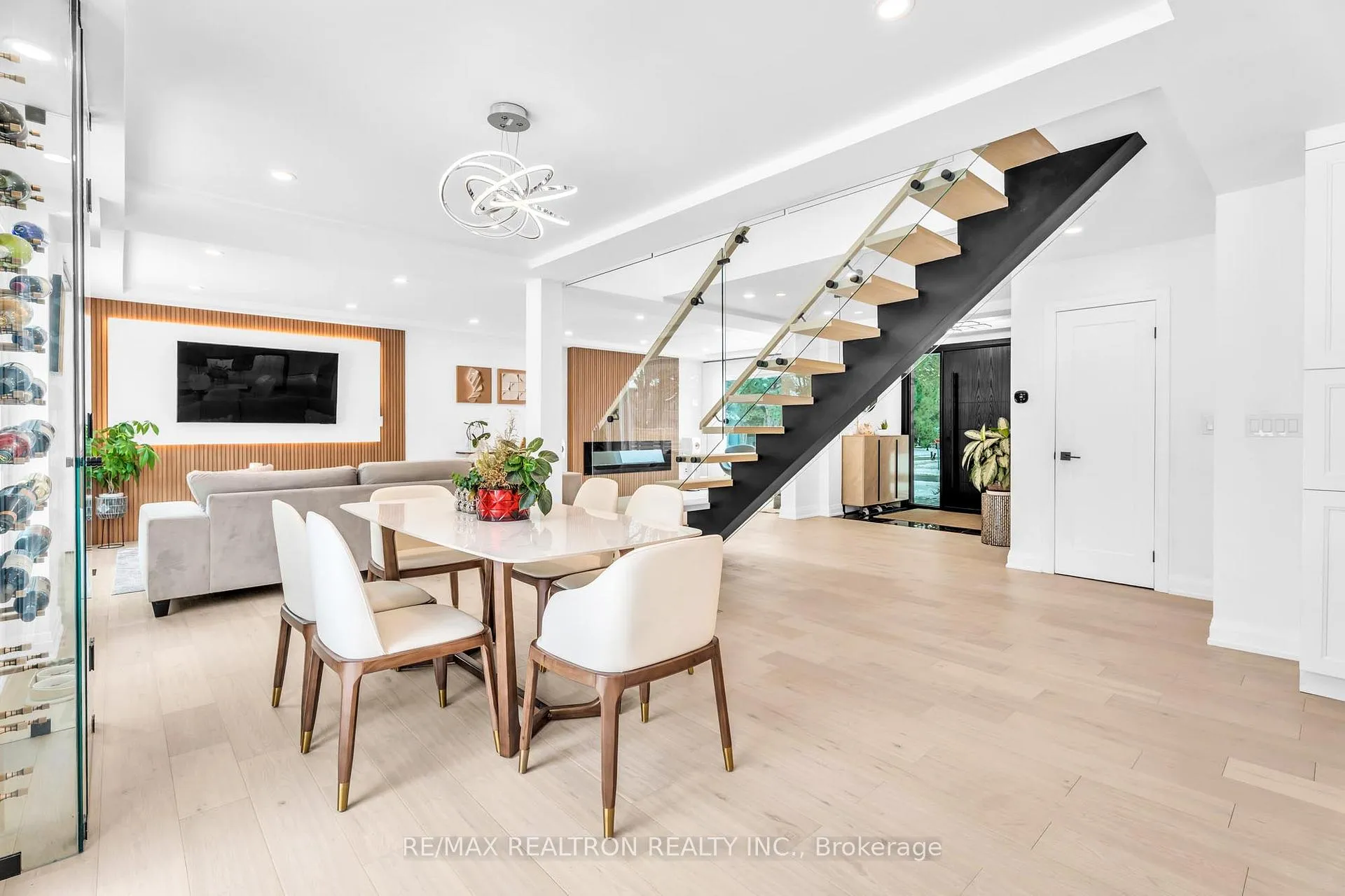Photo 16 of Unit Upper Floor, 1 Rosegarden Crescent, Richmond Hill, Oak Ridges — HOMEH