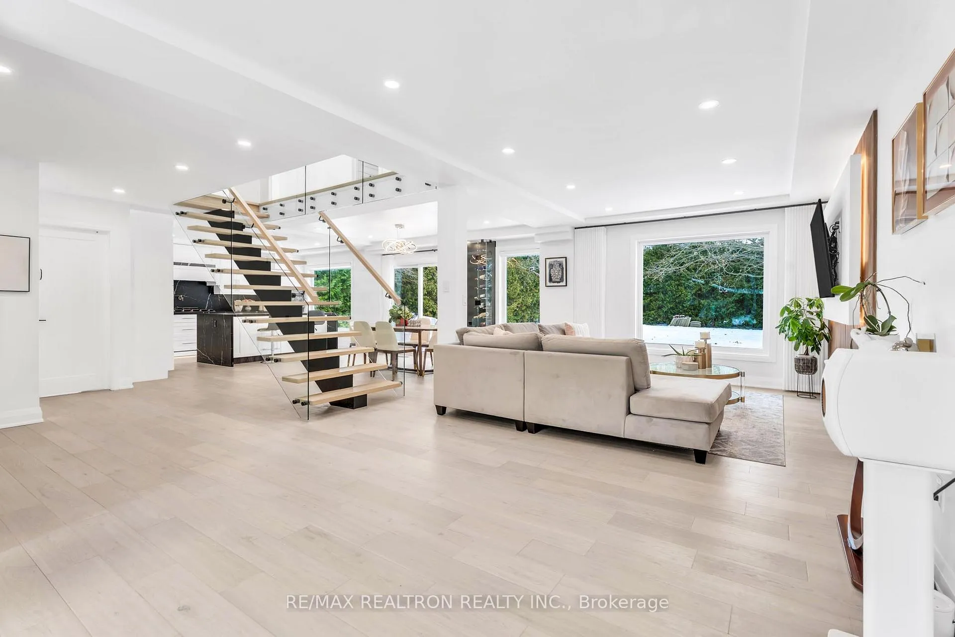 Photo 18 of Unit Upper Floor, 1 Rosegarden Crescent, Richmond Hill, Oak Ridges — HOMEH