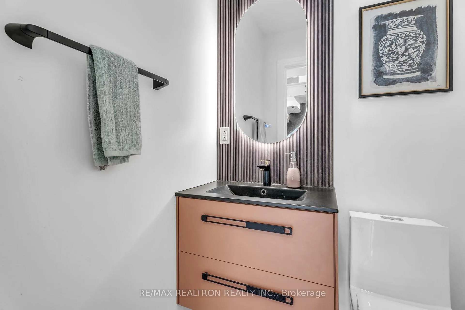 Photo 19 of Unit Upper Floor, 1 Rosegarden Crescent, Richmond Hill, Oak Ridges — HOMEH