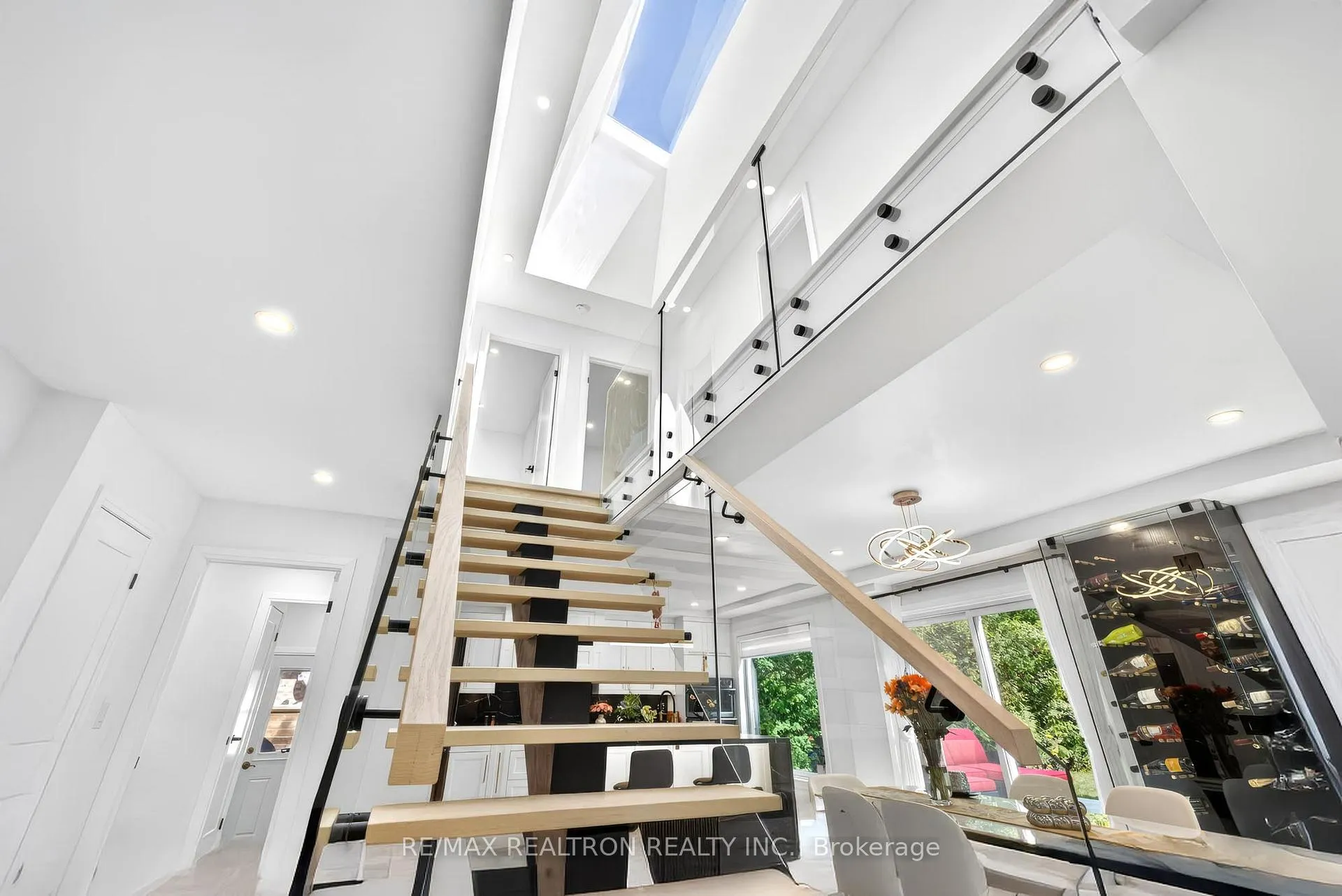 Photo 20 of Unit Upper Floor, 1 Rosegarden Crescent, Richmond Hill, Oak Ridges — HOMEH